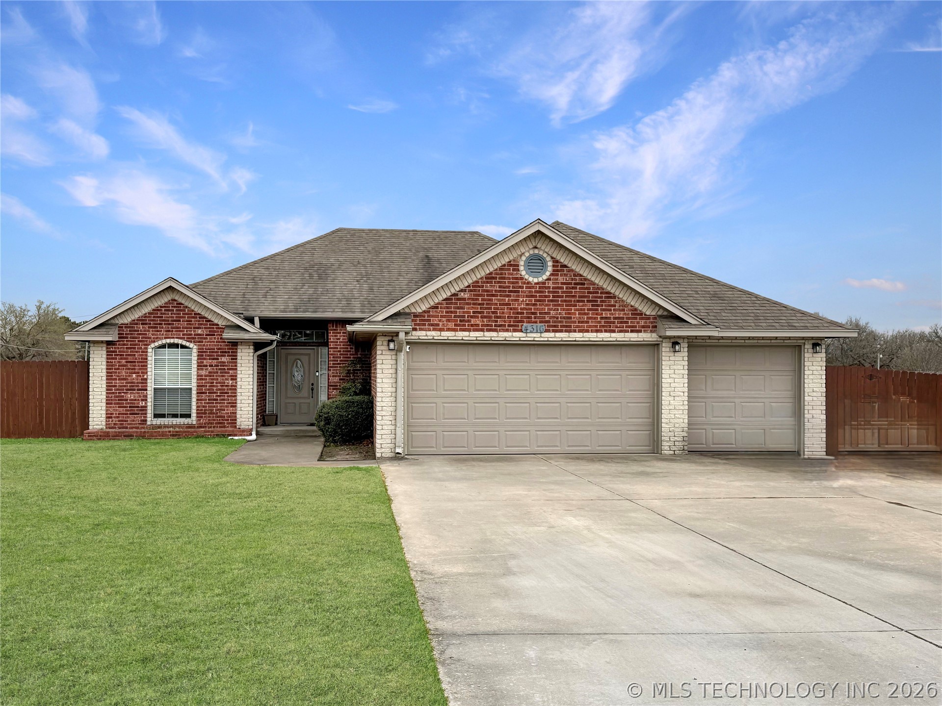 4316 Hedges Property Photo 1