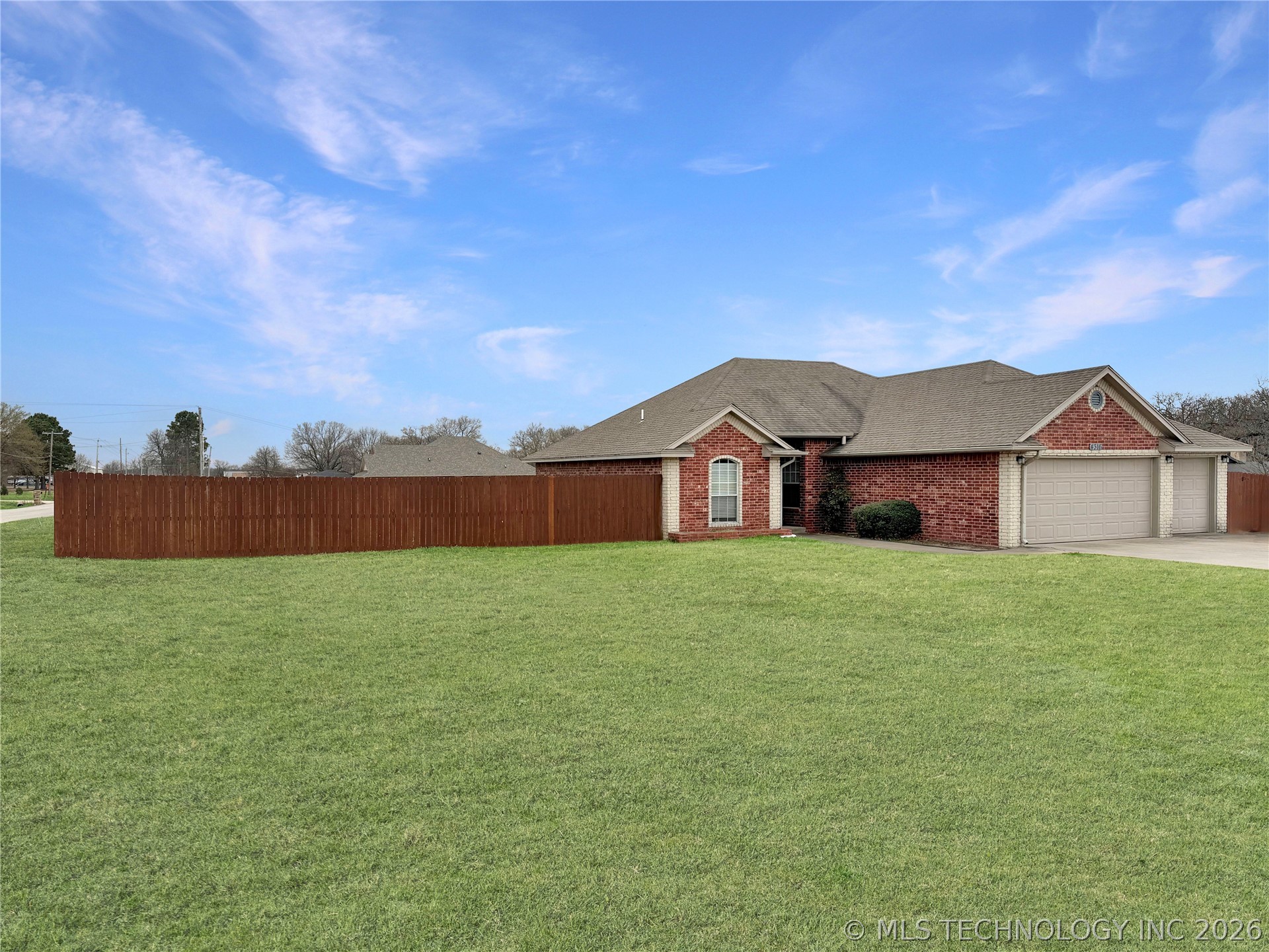 4316 Hedges Property Photo 2