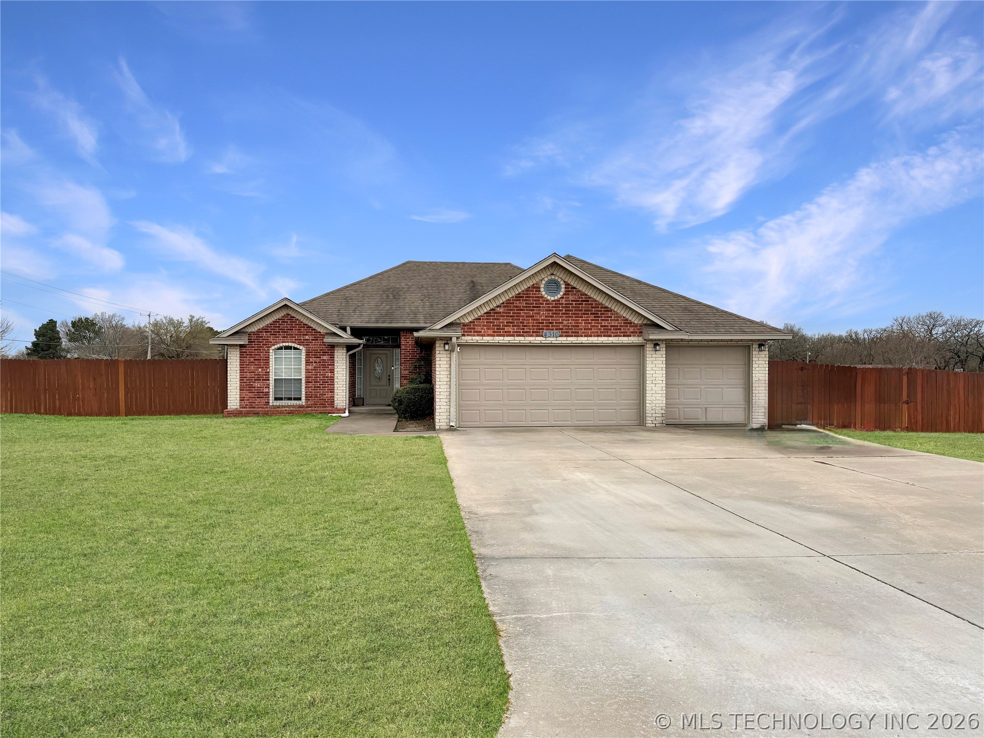 4316 Hedges Property Photo 3