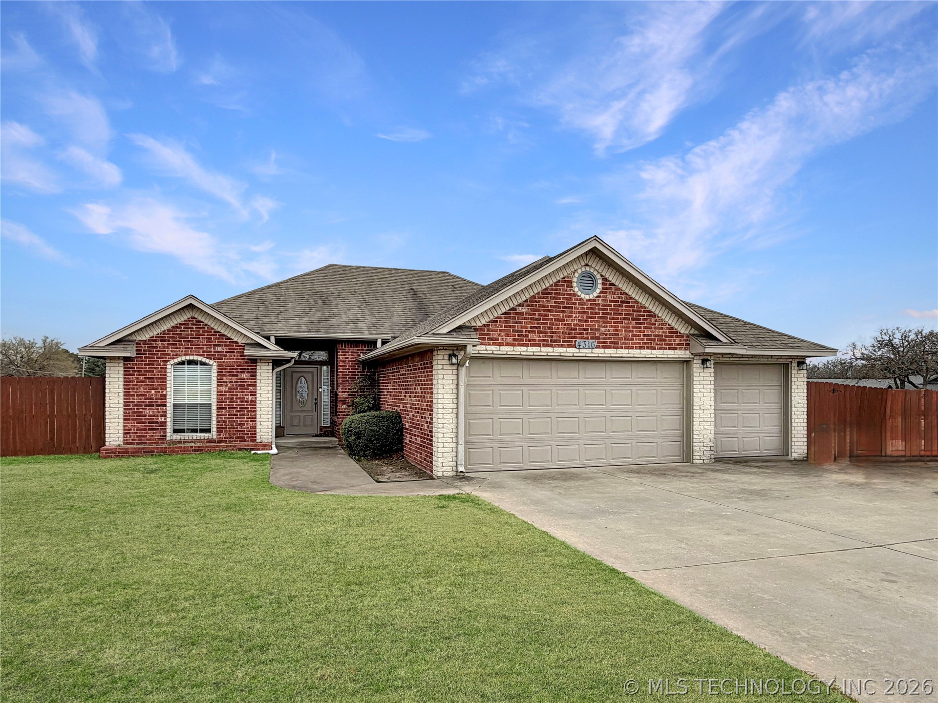 4316 Hedges Property Photo 4