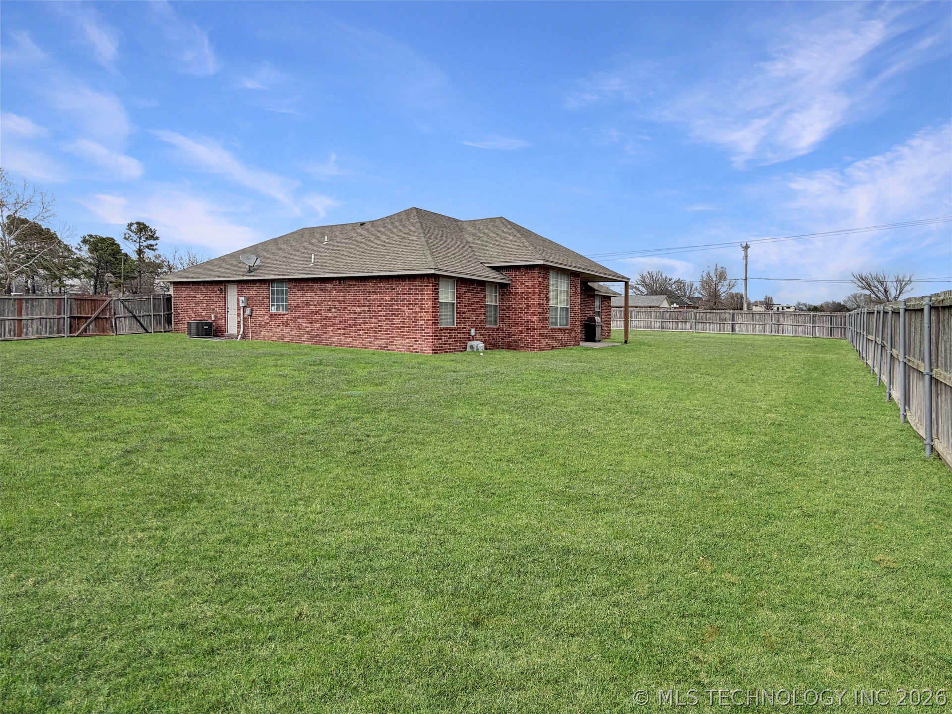 4316 Hedges Property Photo 5