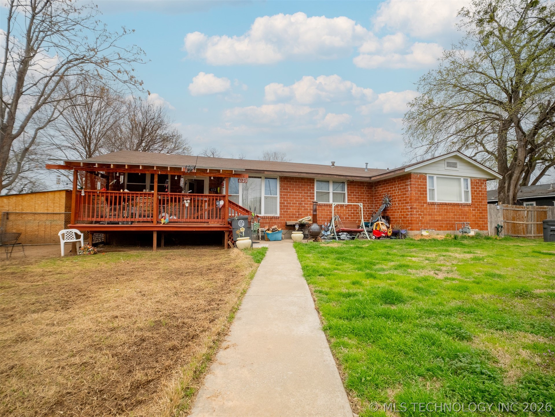 6123 W 8th Street Property Photo 1