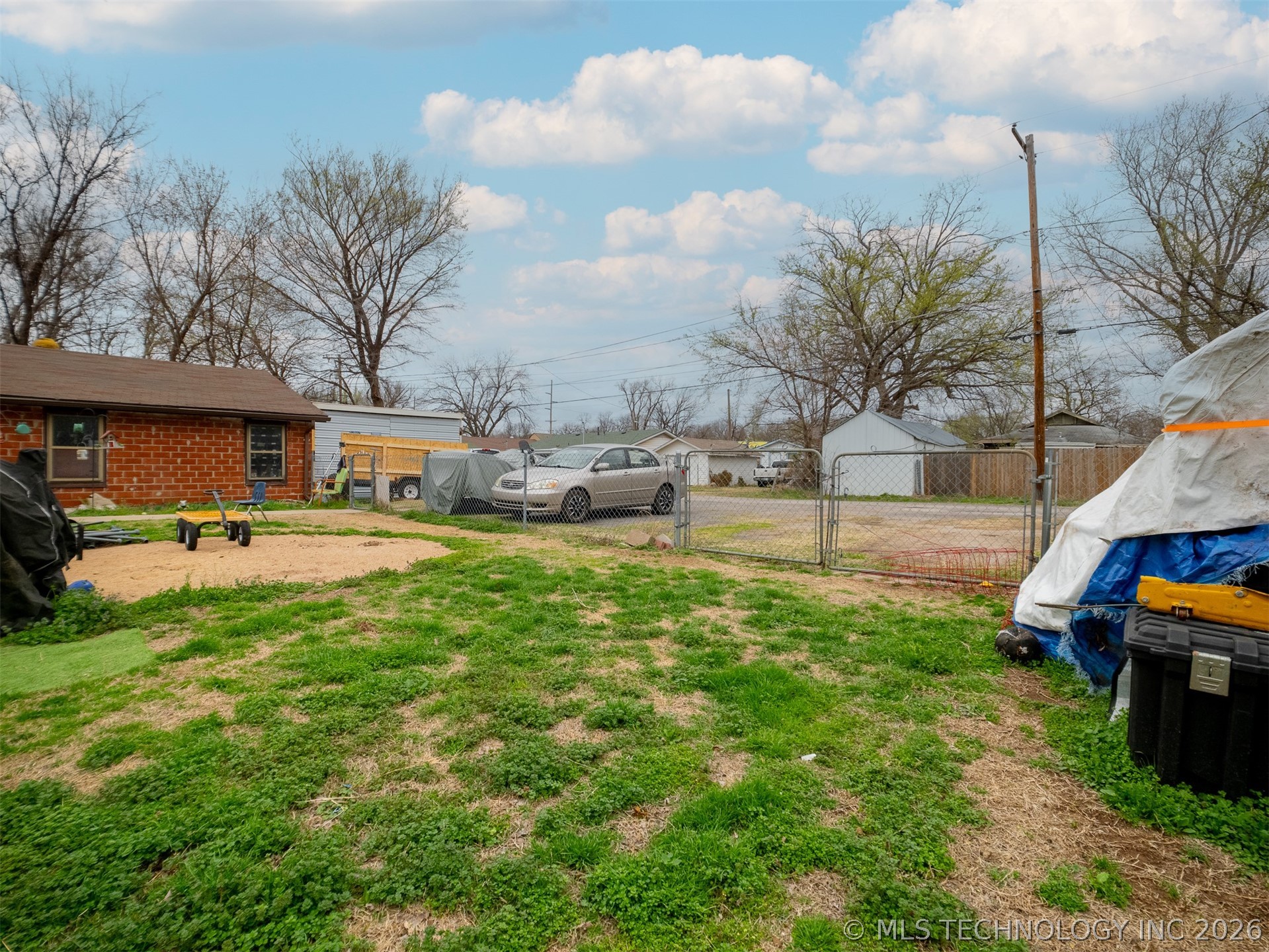 6123 W 8th Street Property Photo 5