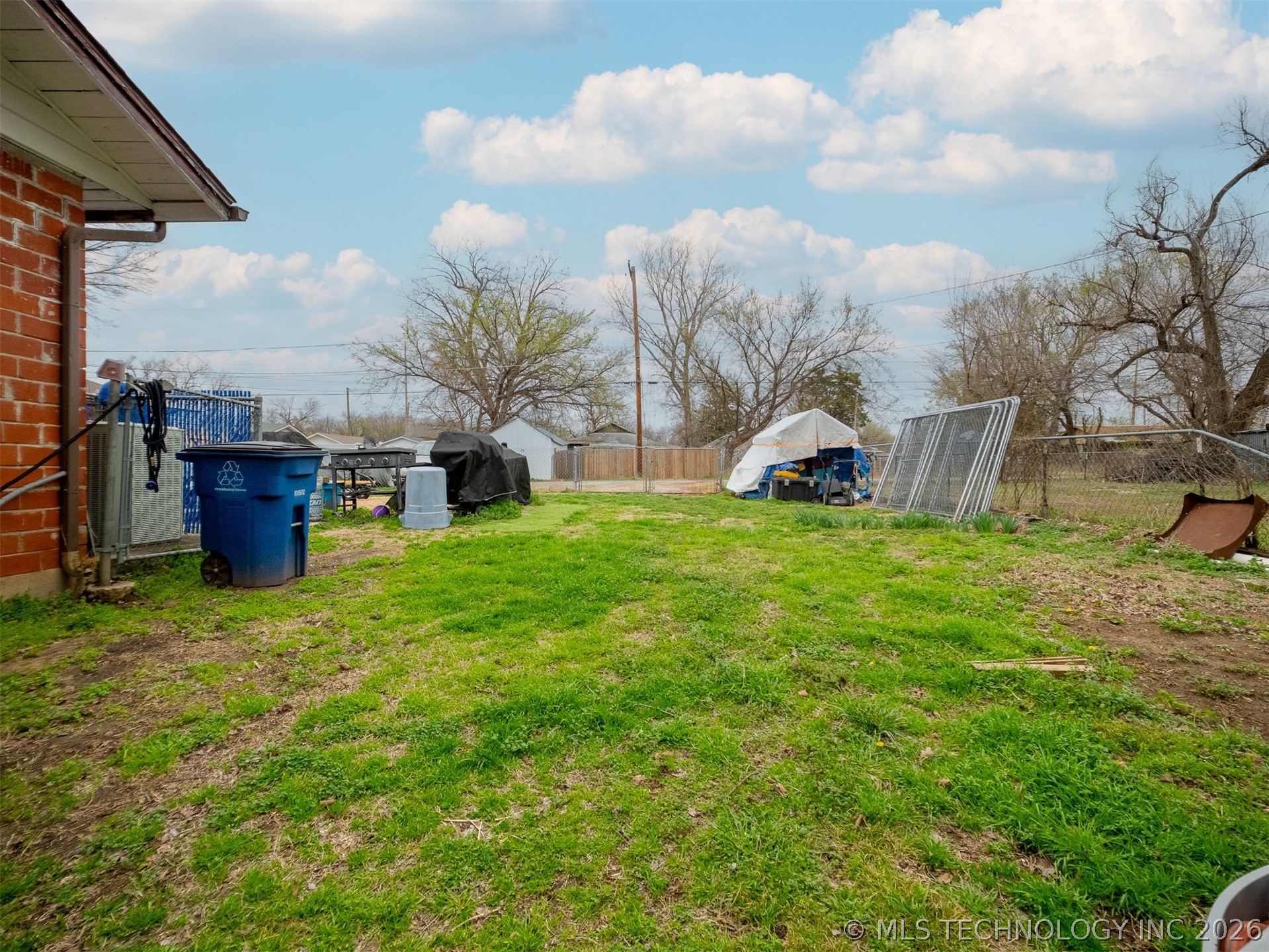 6123 W 8th Street Property Photo 6