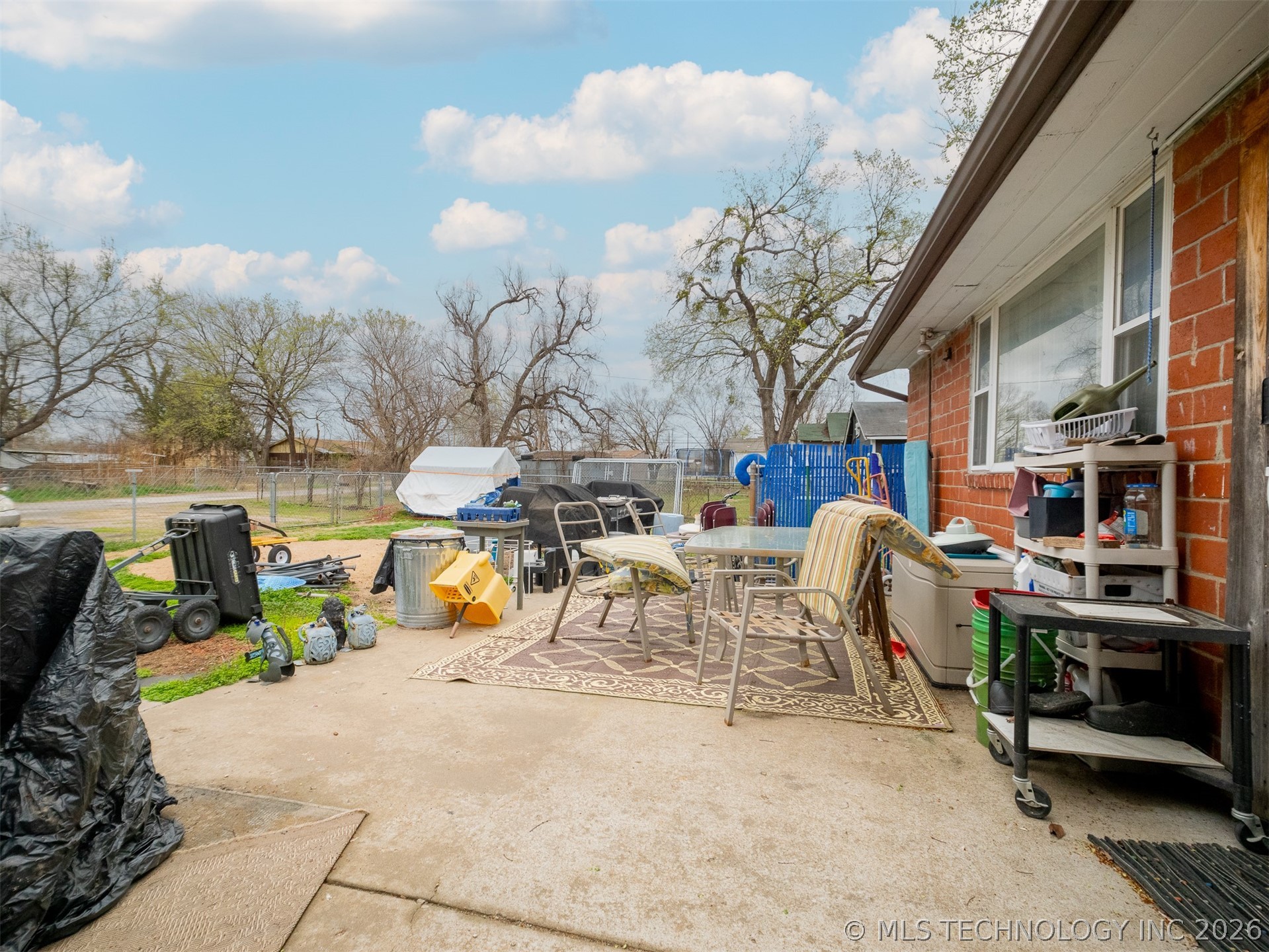 6123 W 8th Street Property Photo 7