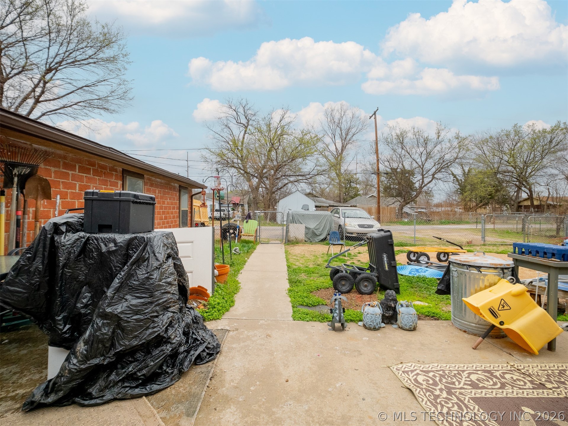 6123 W 8th Street Property Photo 8