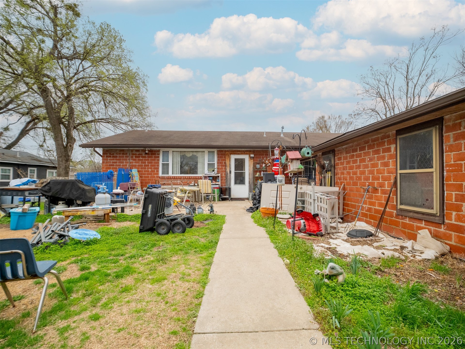 6123 W 8th Street Property Photo 9