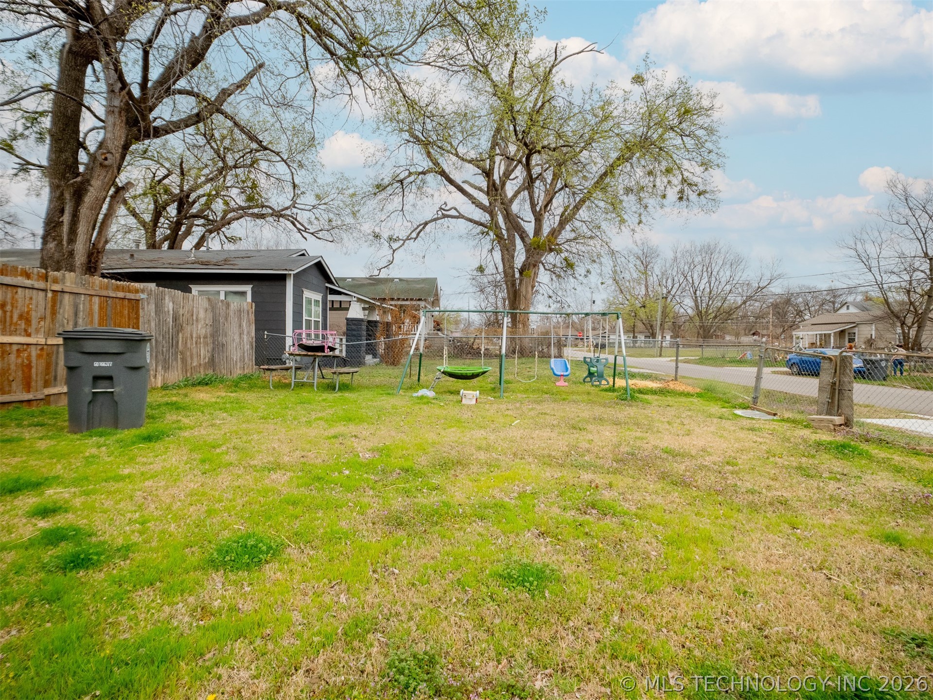 6123 W 8th Street Property Photo 10