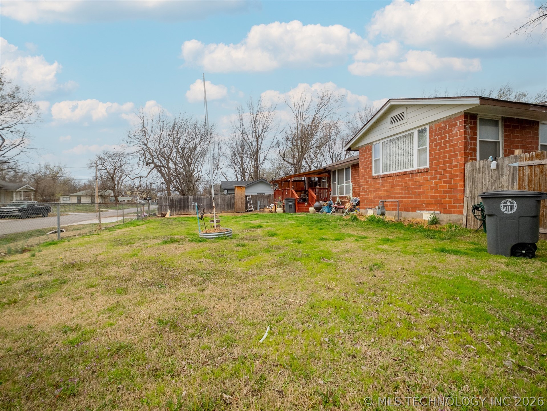 6123 W 8th Street Property Photo 11