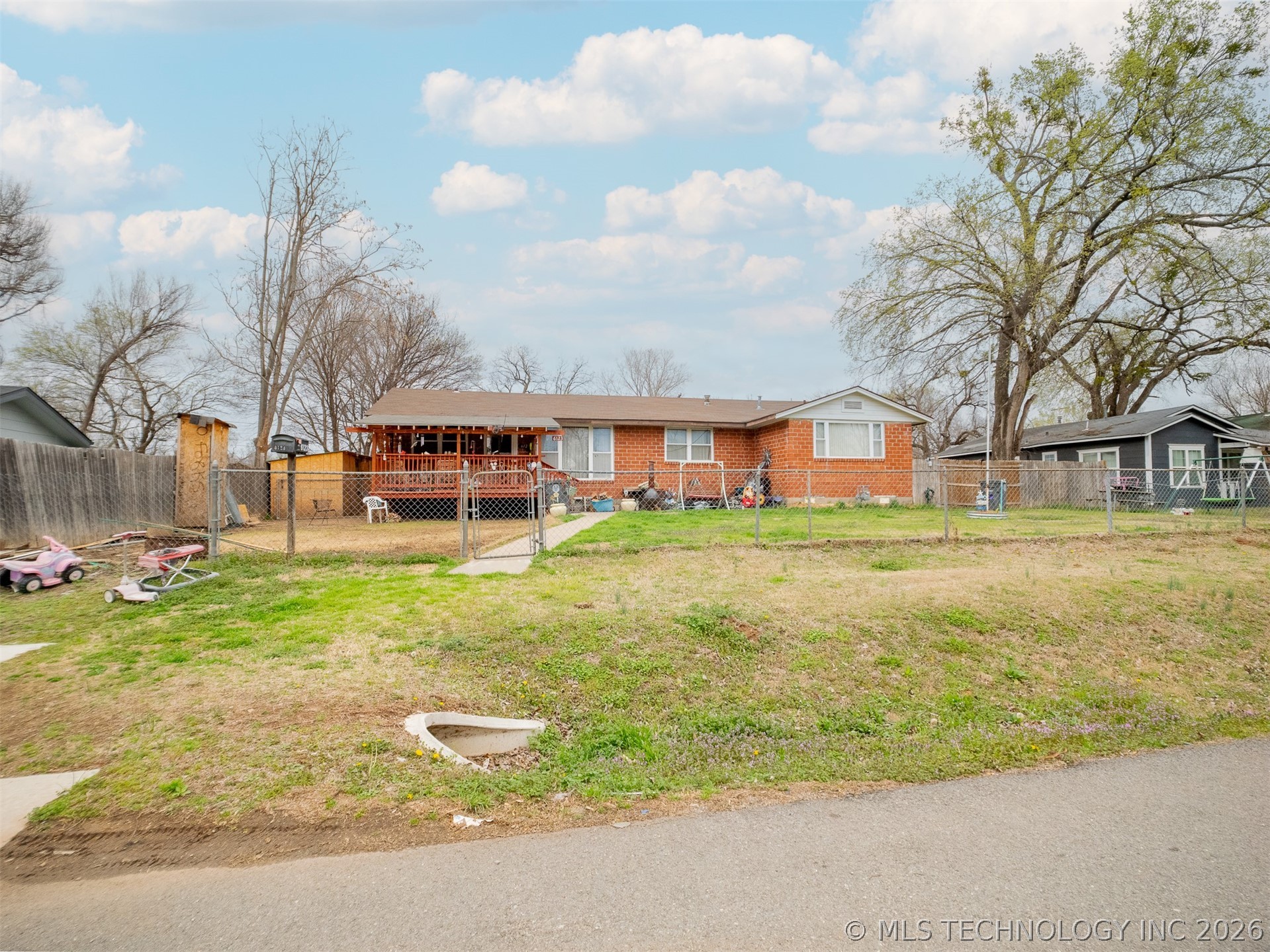 6123 W 8th Street Property Photo 12