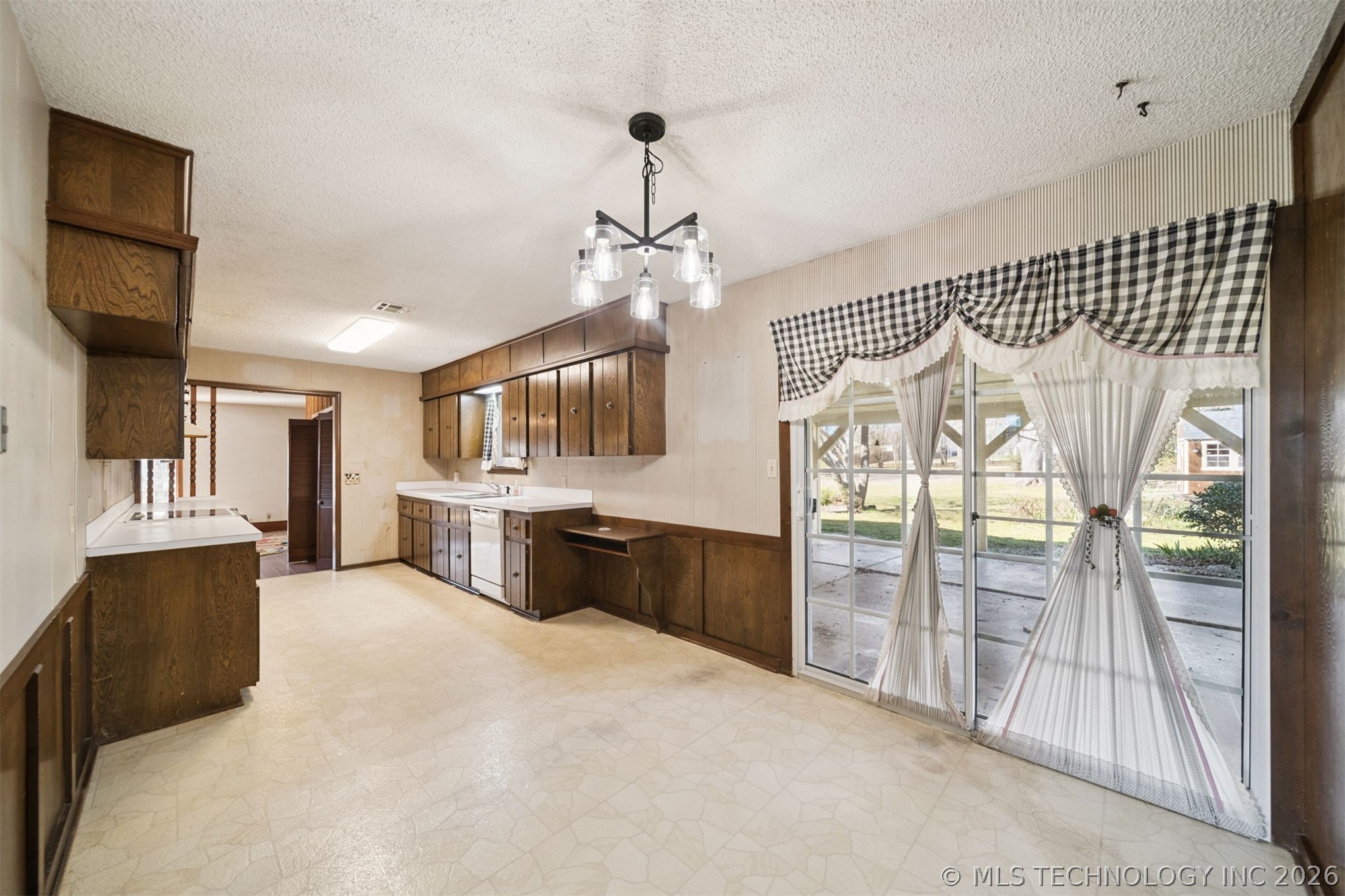 20936 S Valley West Drive Property Photo 18