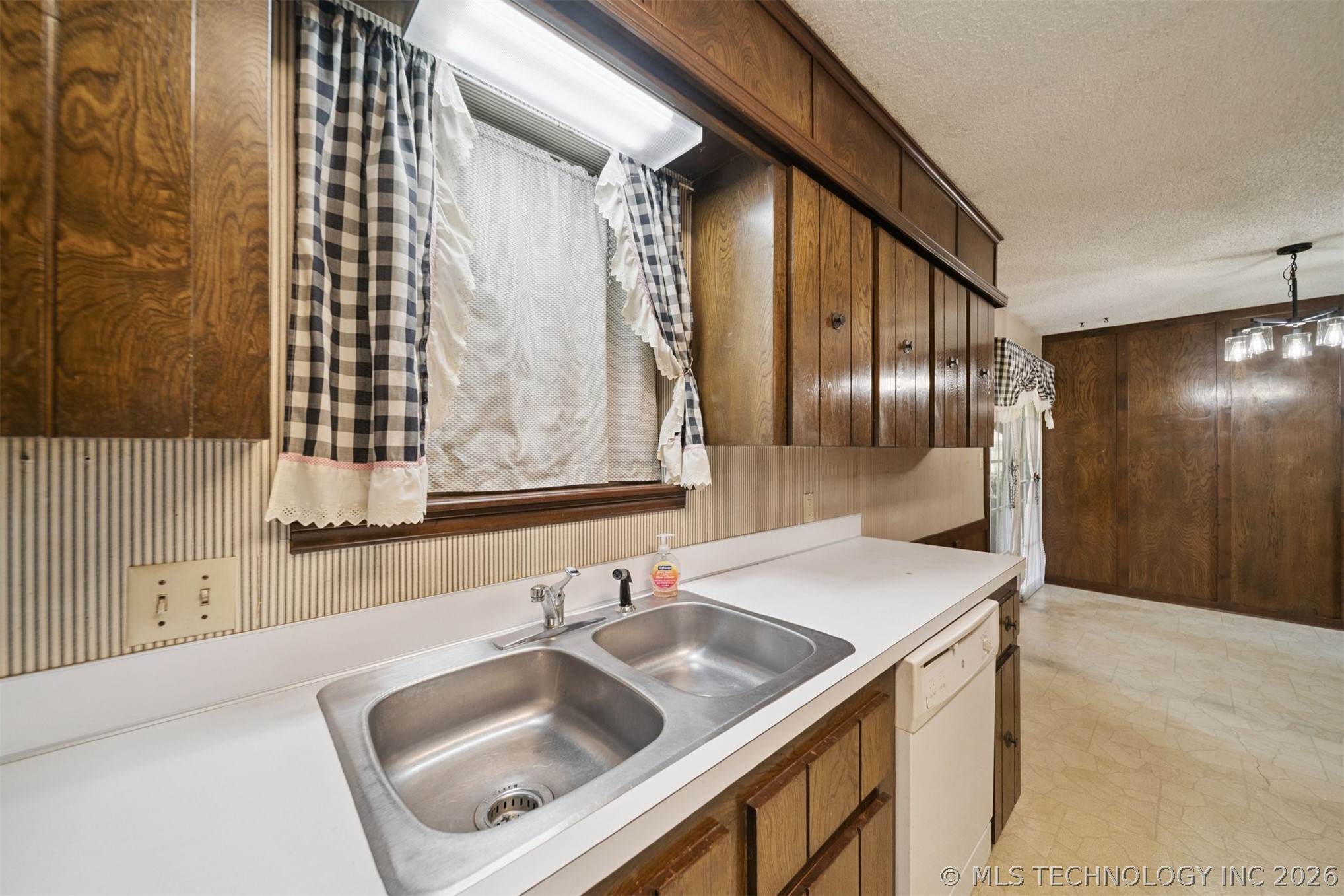 20936 S Valley West Drive Property Photo 20
