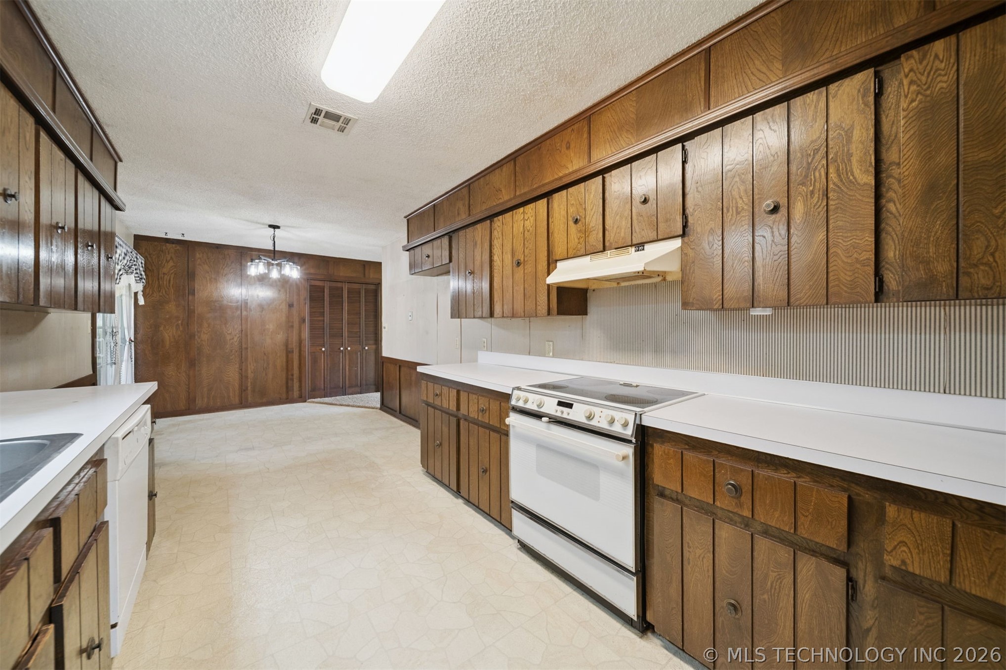 20936 S Valley West Drive Property Photo 21