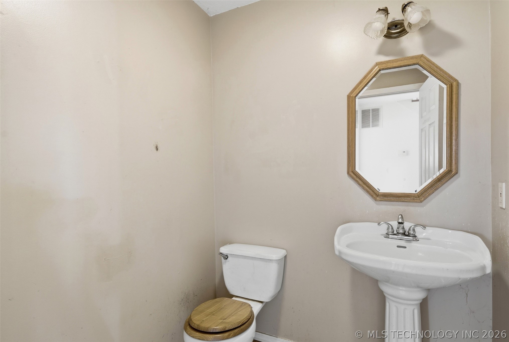 56551 E Highway 125 Property Photo 9