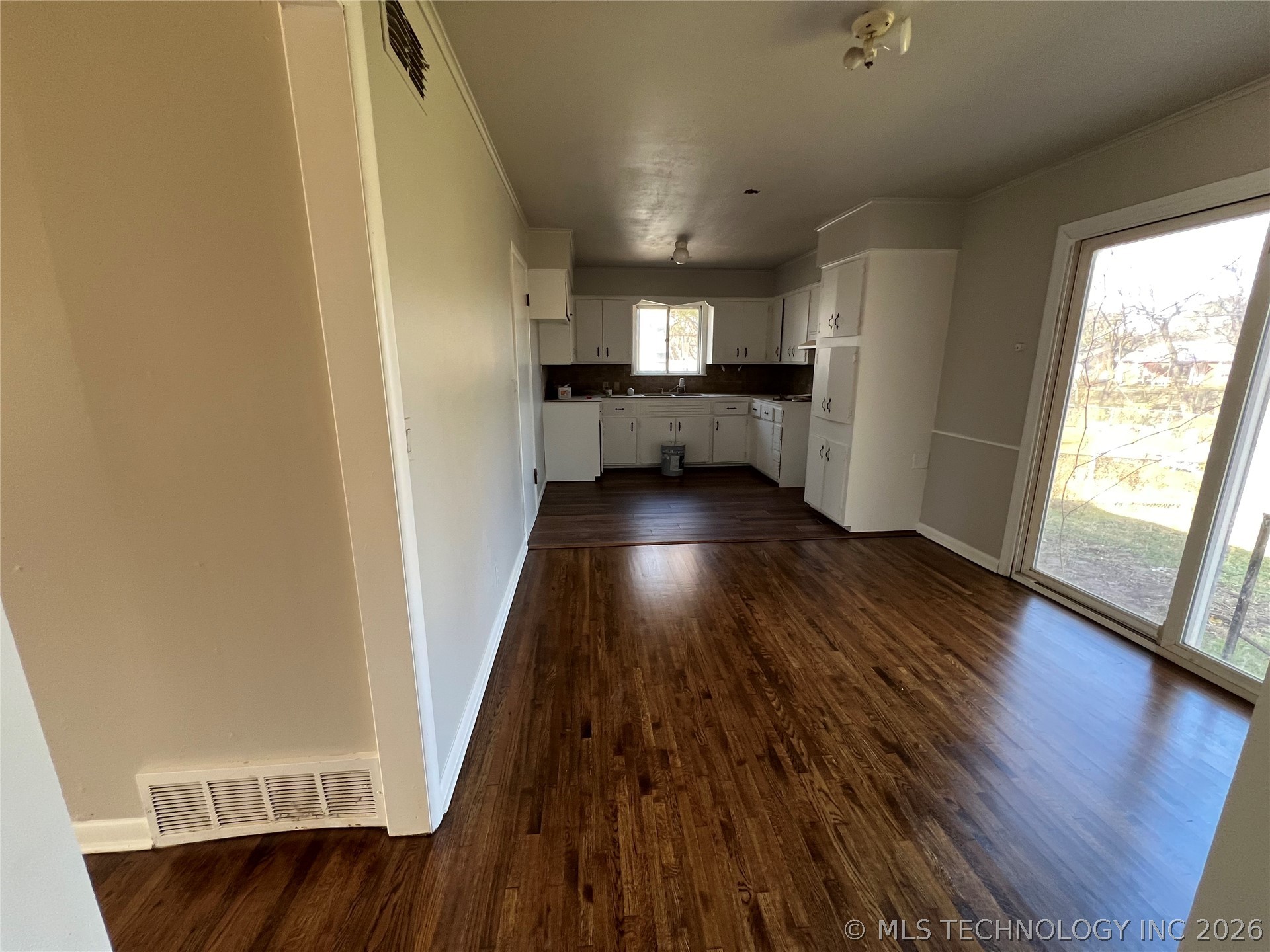 410 W Pittsburg Place Property Photo 3