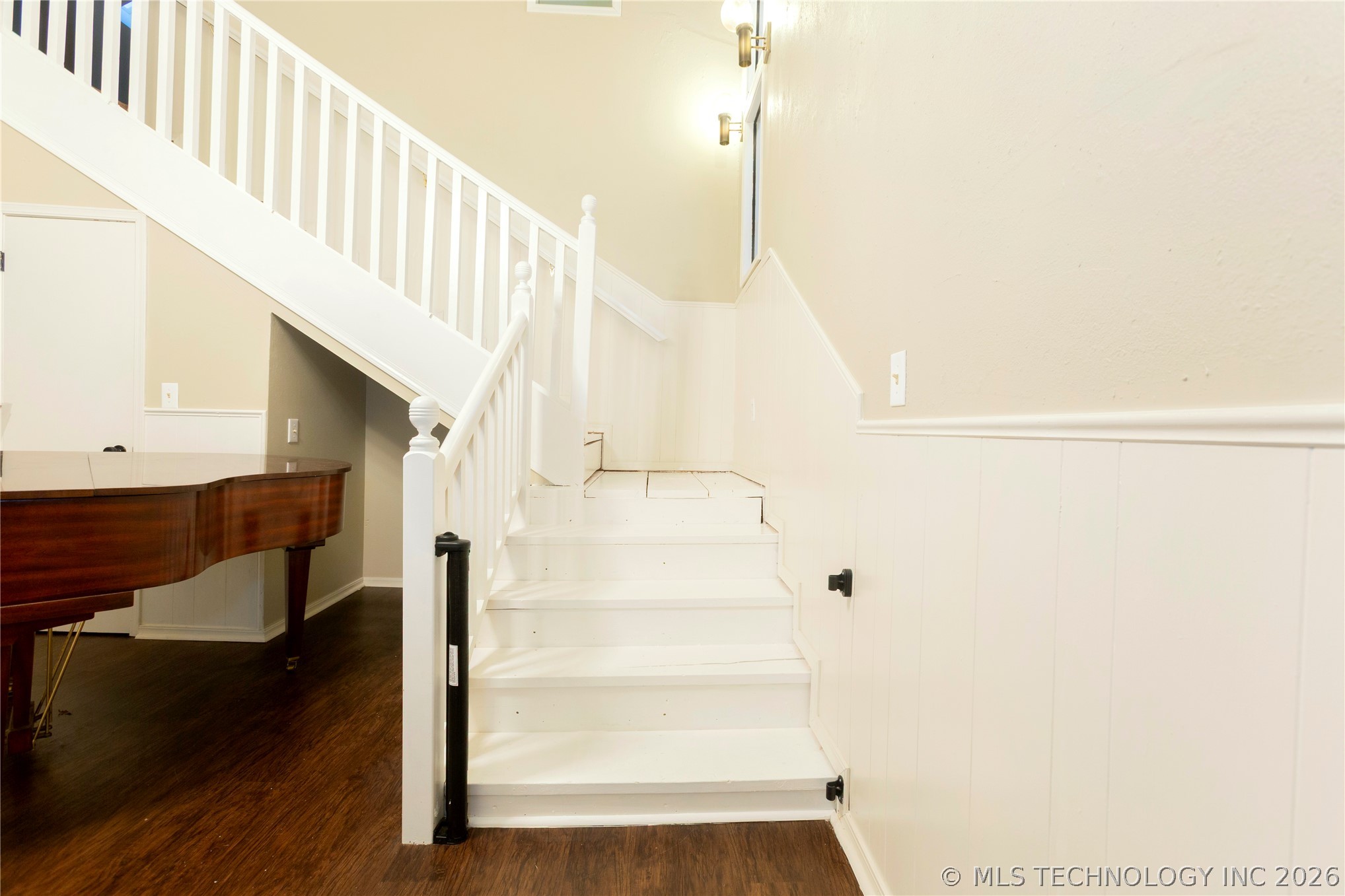 211 N State Street Property Photo 4