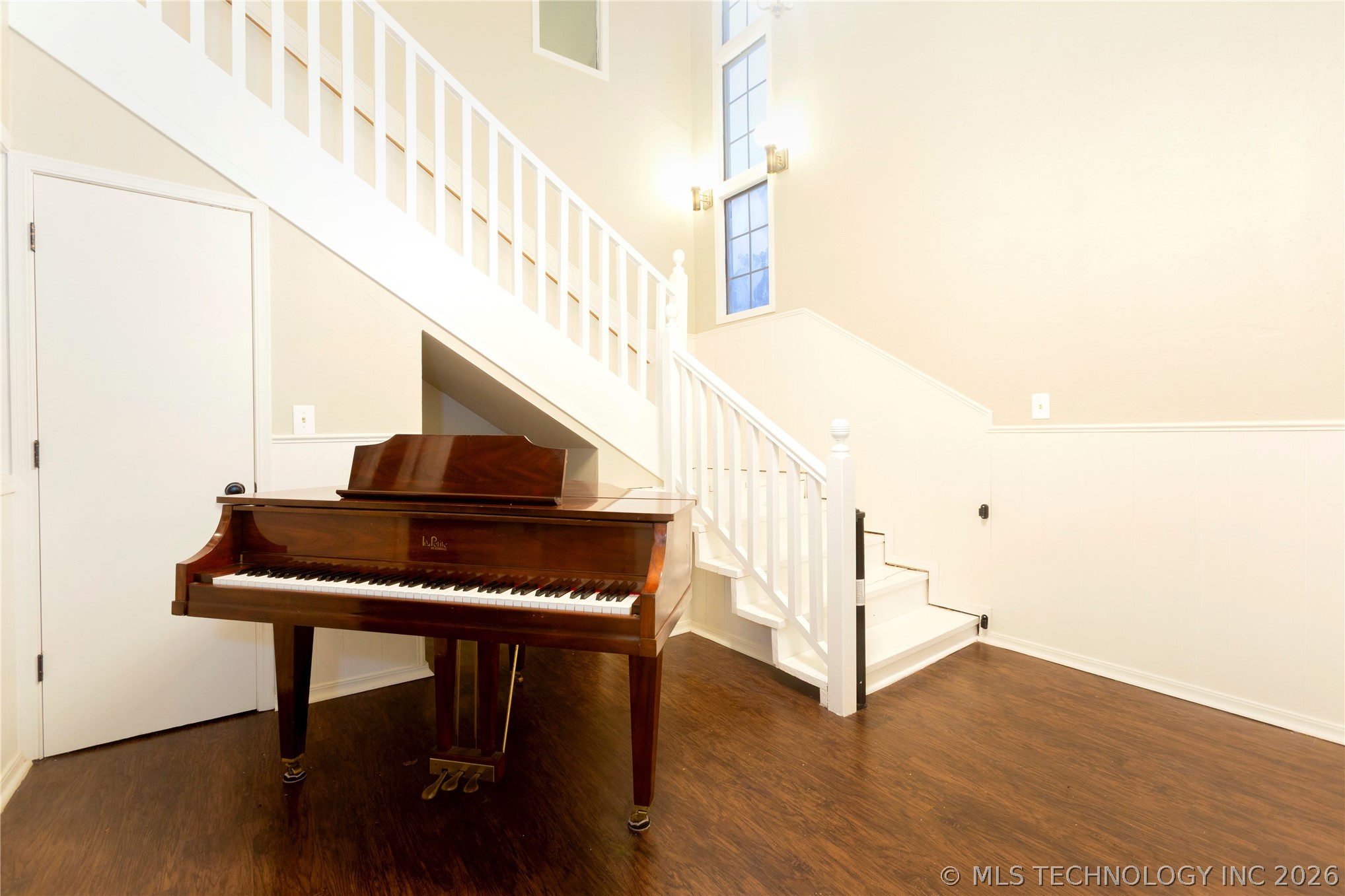 211 N State Street Property Photo 5