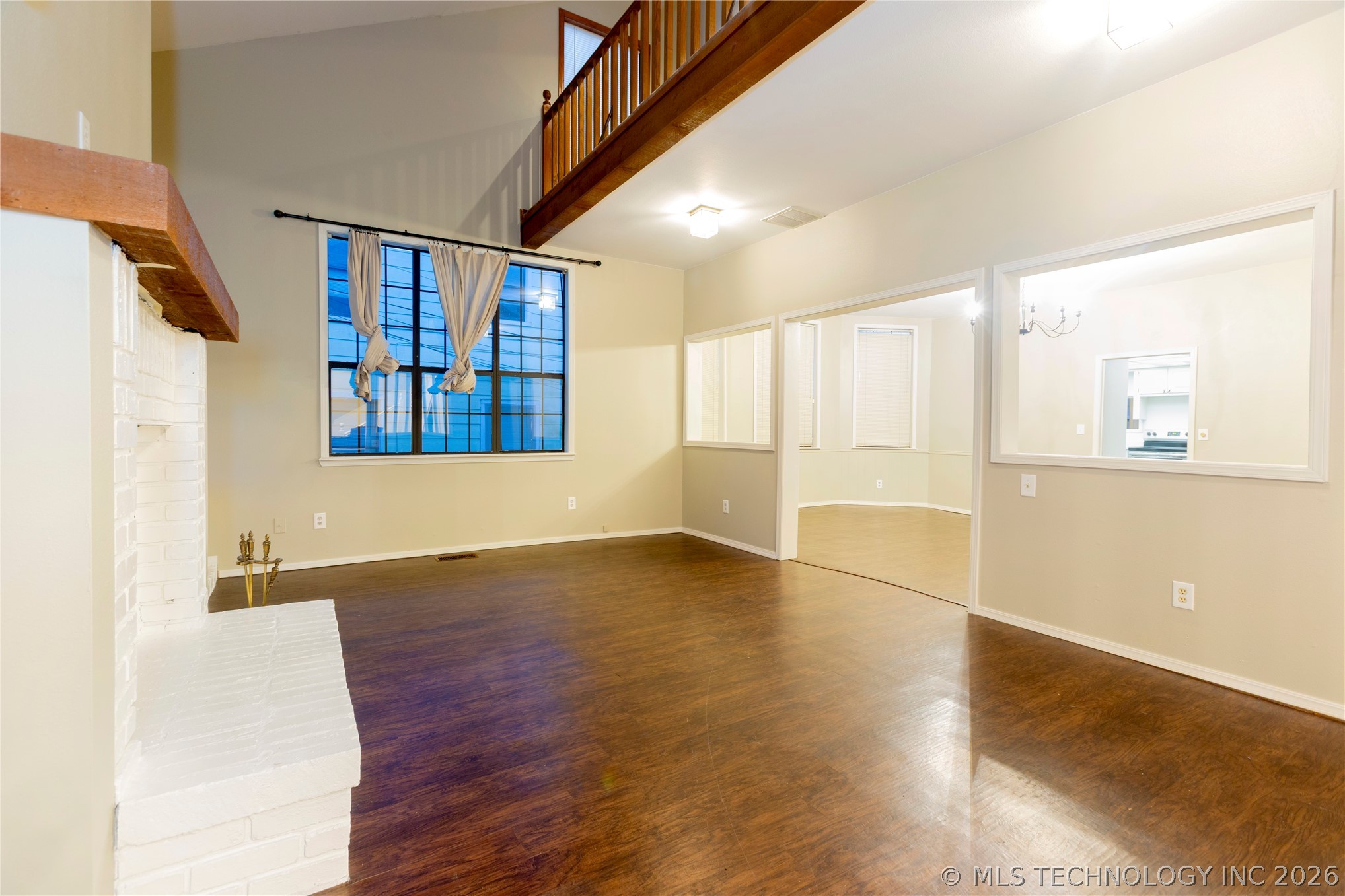 211 N State Street Property Photo 6