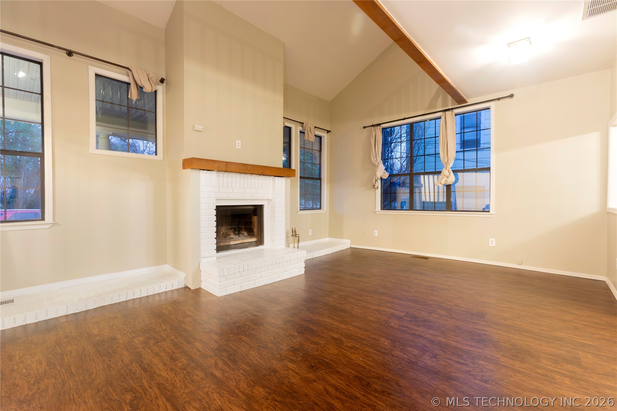 211 N State Street Property Photo 7