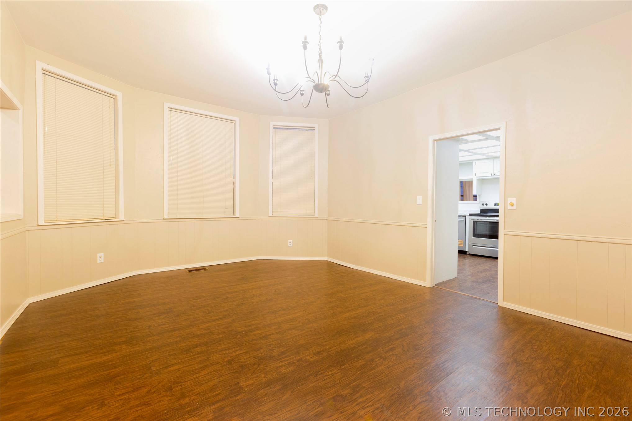 211 N State Street Property Photo 10