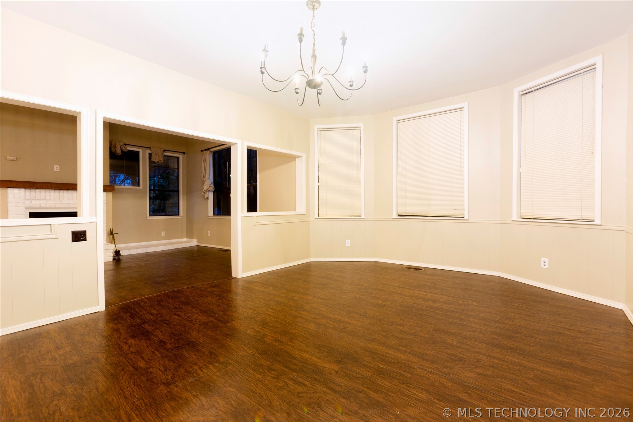 211 N State Street Property Photo 11