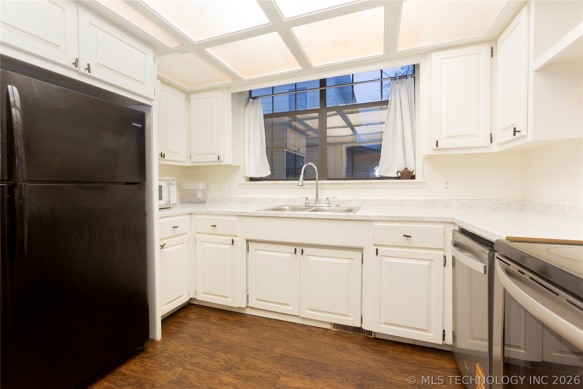 211 N State Street Property Photo 13
