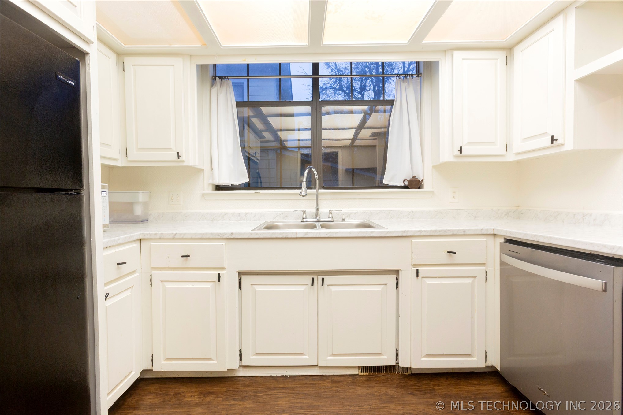 211 N State Street Property Photo 14