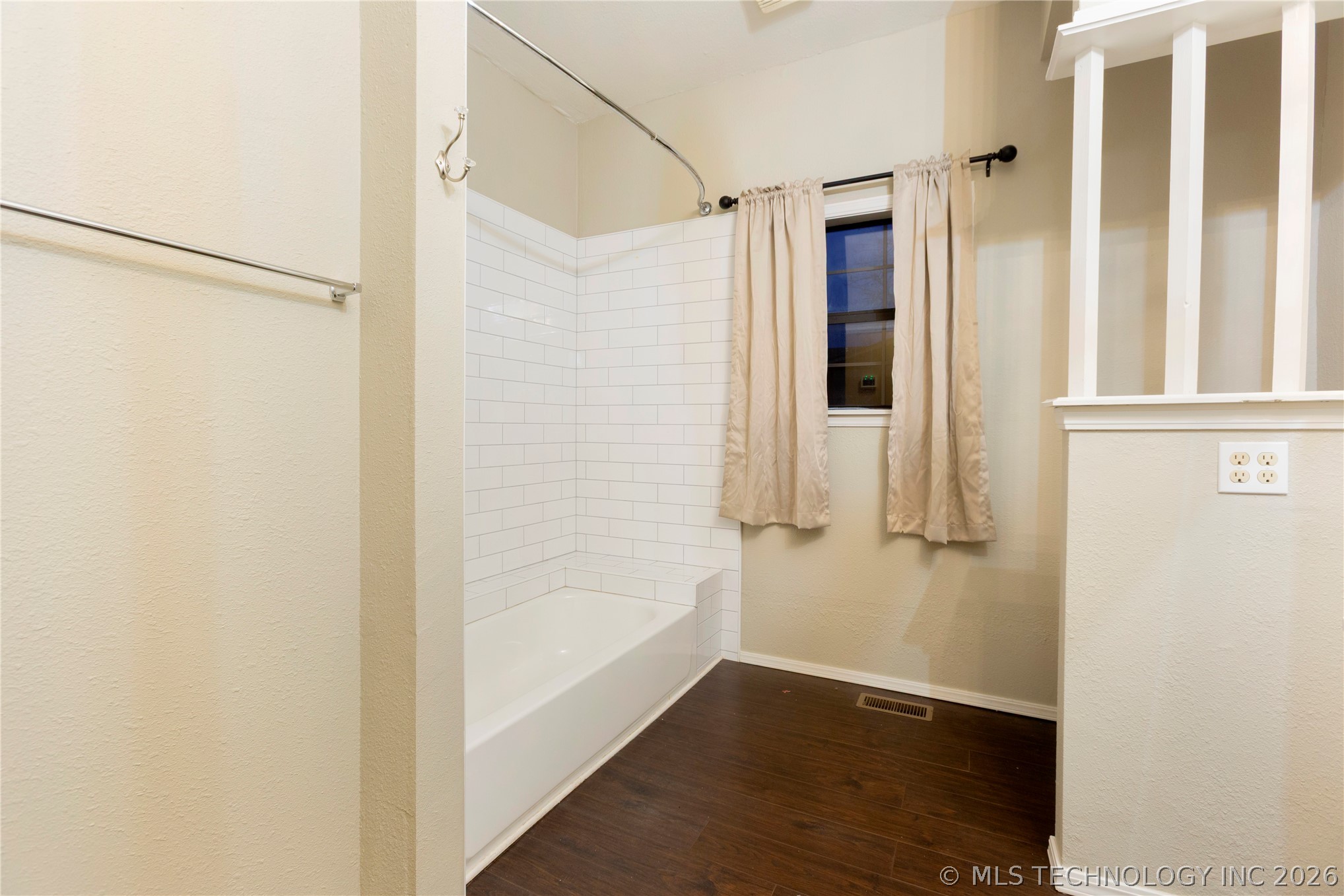 211 N State Street Property Photo 24