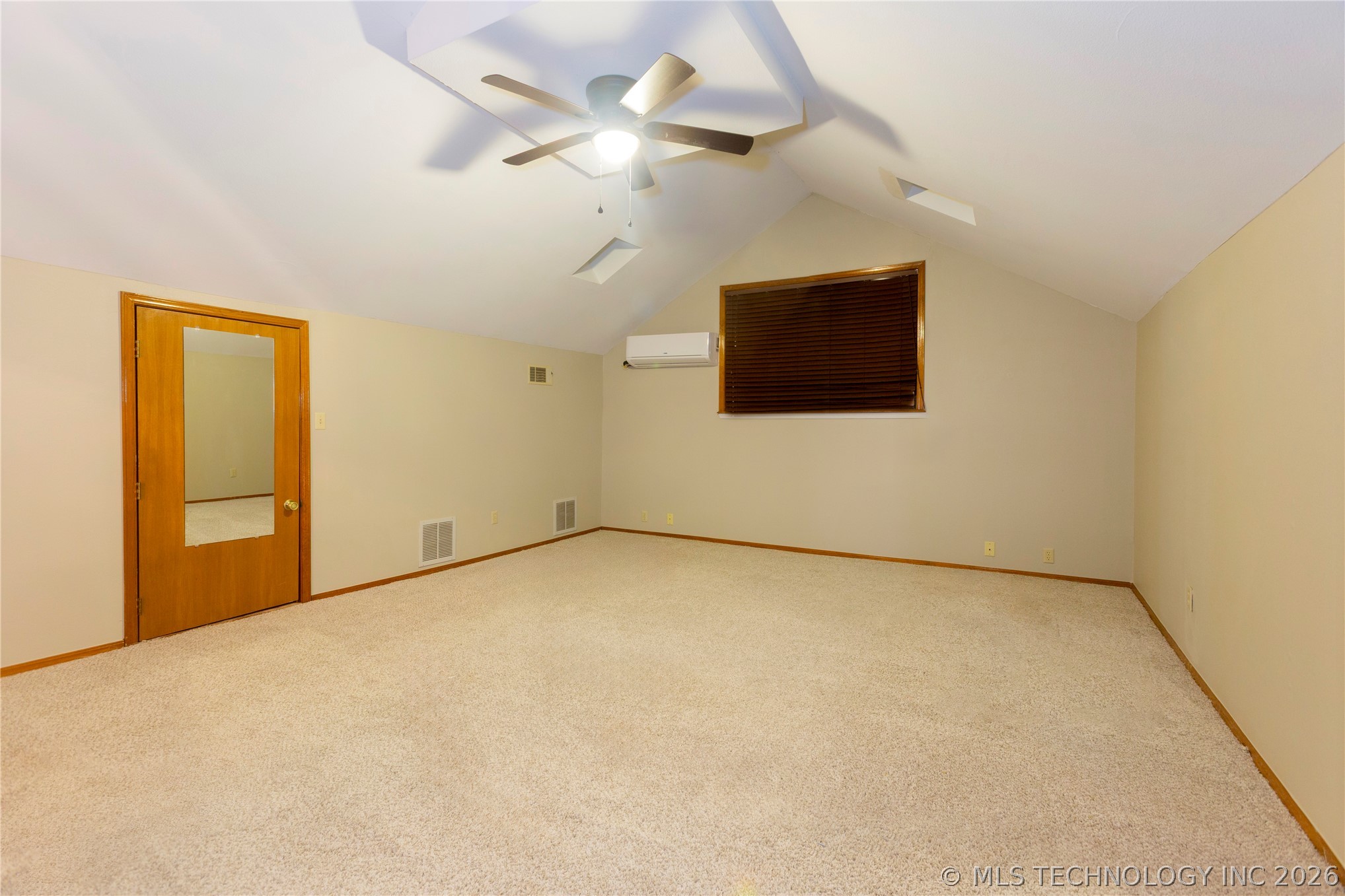 211 N State Street Property Photo 28