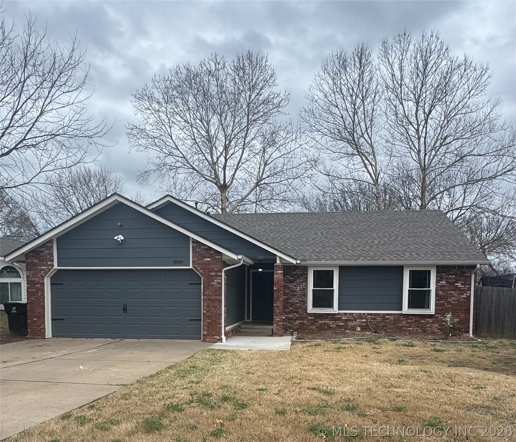 3809 S Poplar Avenue Property Photo 1