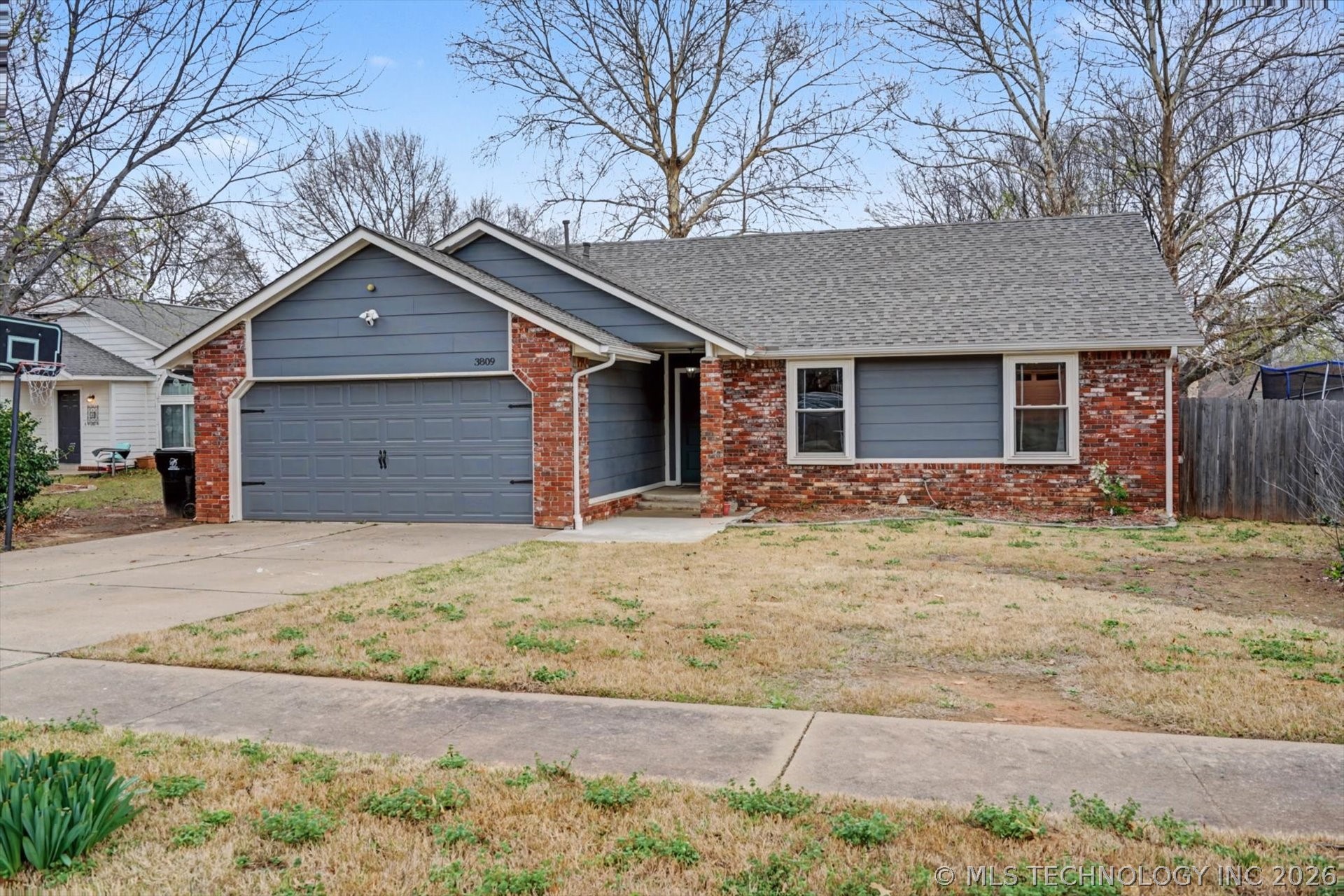 3809 S Poplar Avenue Property Photo 2