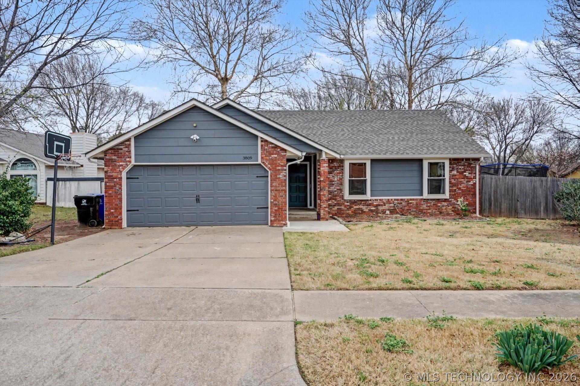 3809 S Poplar Avenue Property Photo 3