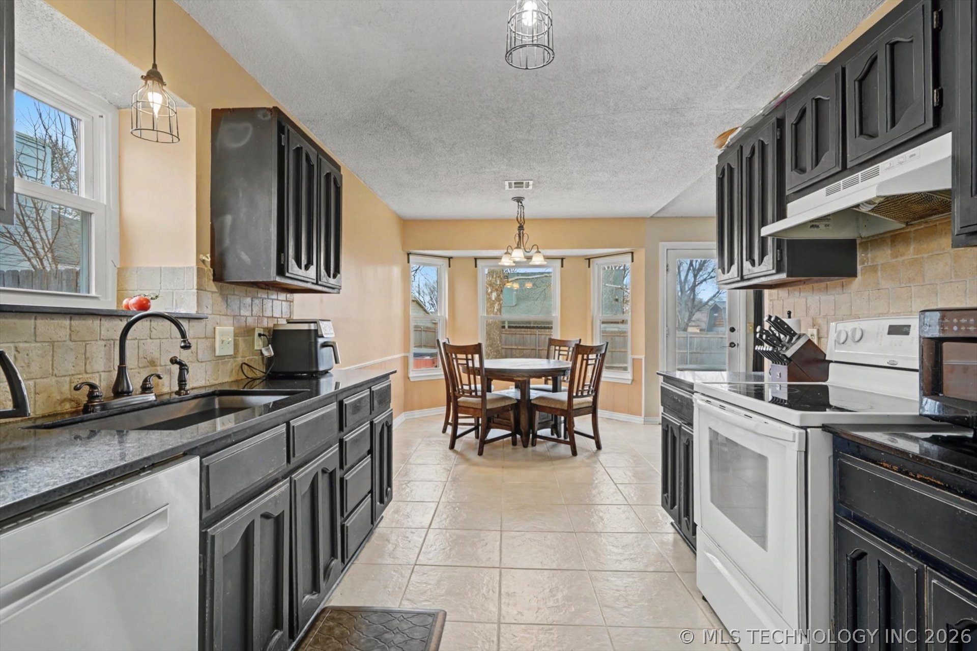 3809 S Poplar Avenue Property Photo 16
