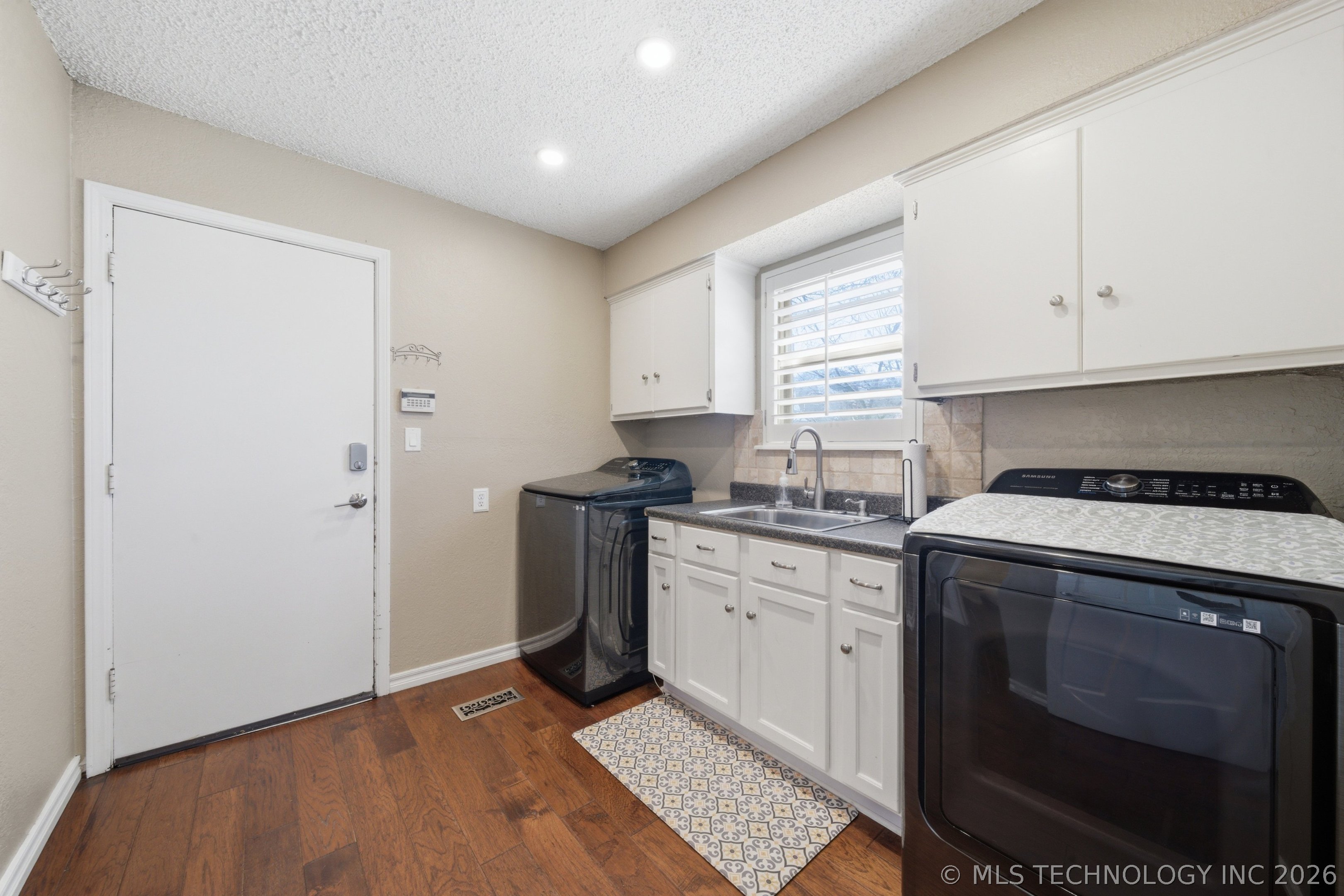 7135 S Columbia Avenue Property Photo 22