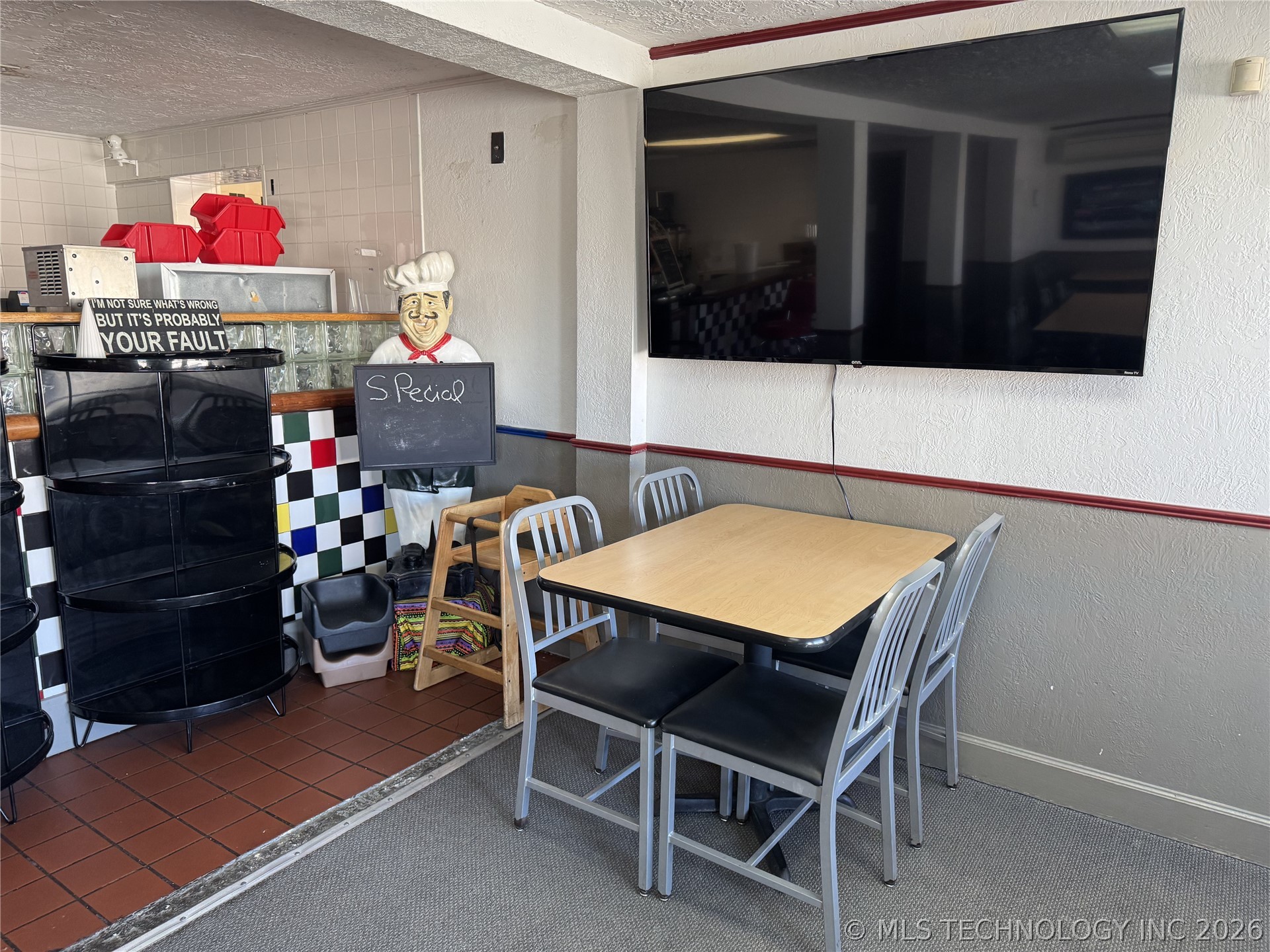 293 Ketchum Boulevard Property Photo 6