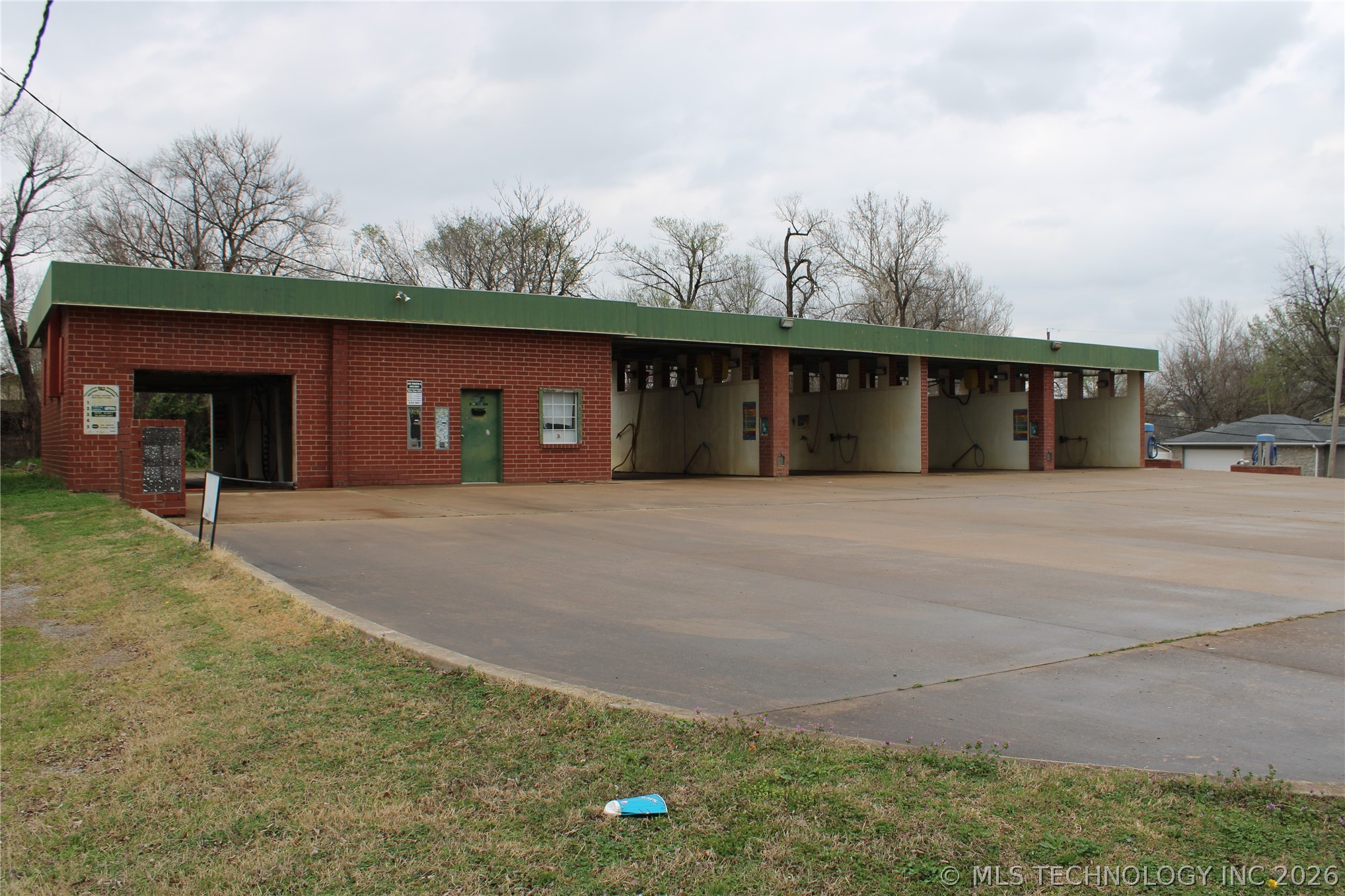 1806 W Broadway Street Property Photo 1