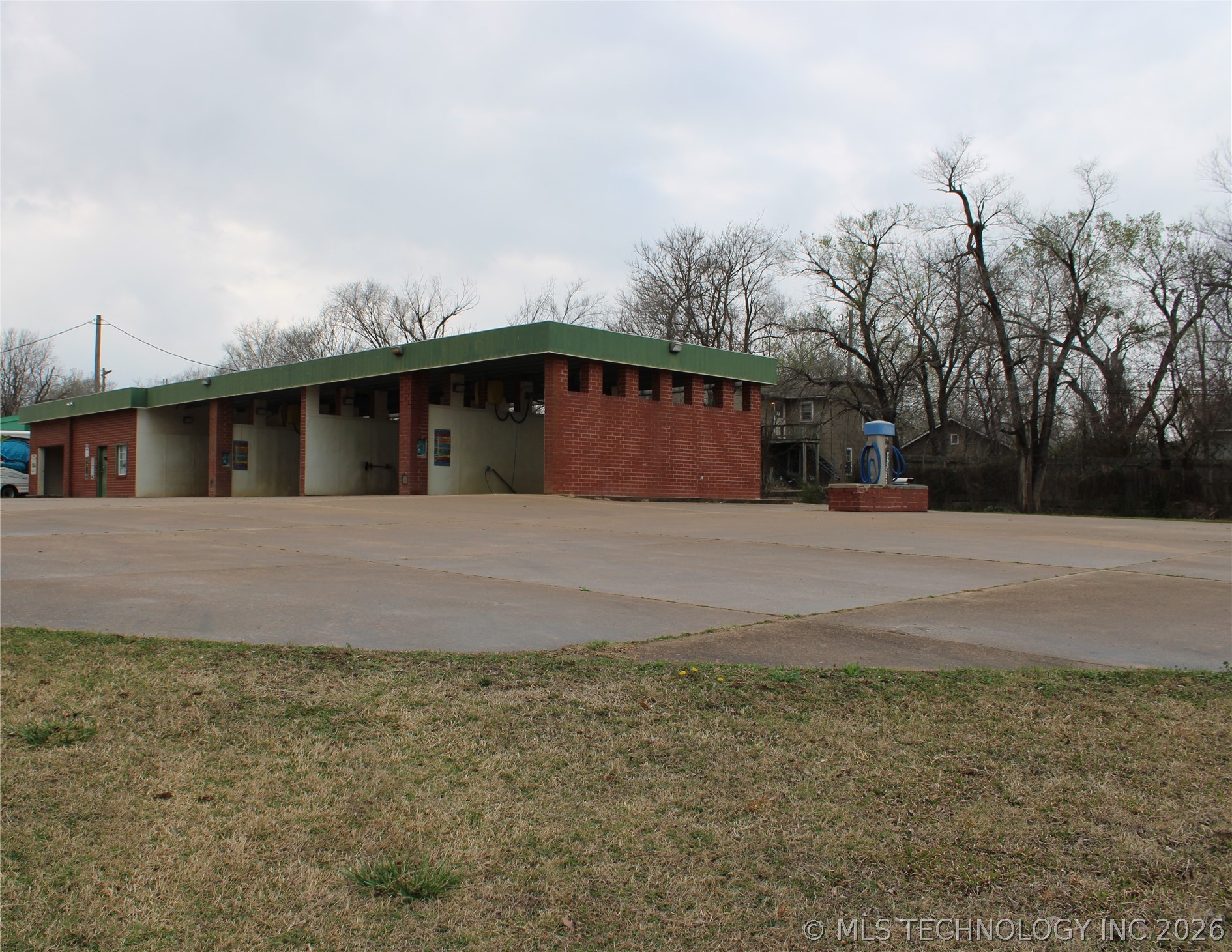1806 W Broadway Street Property Photo 3
