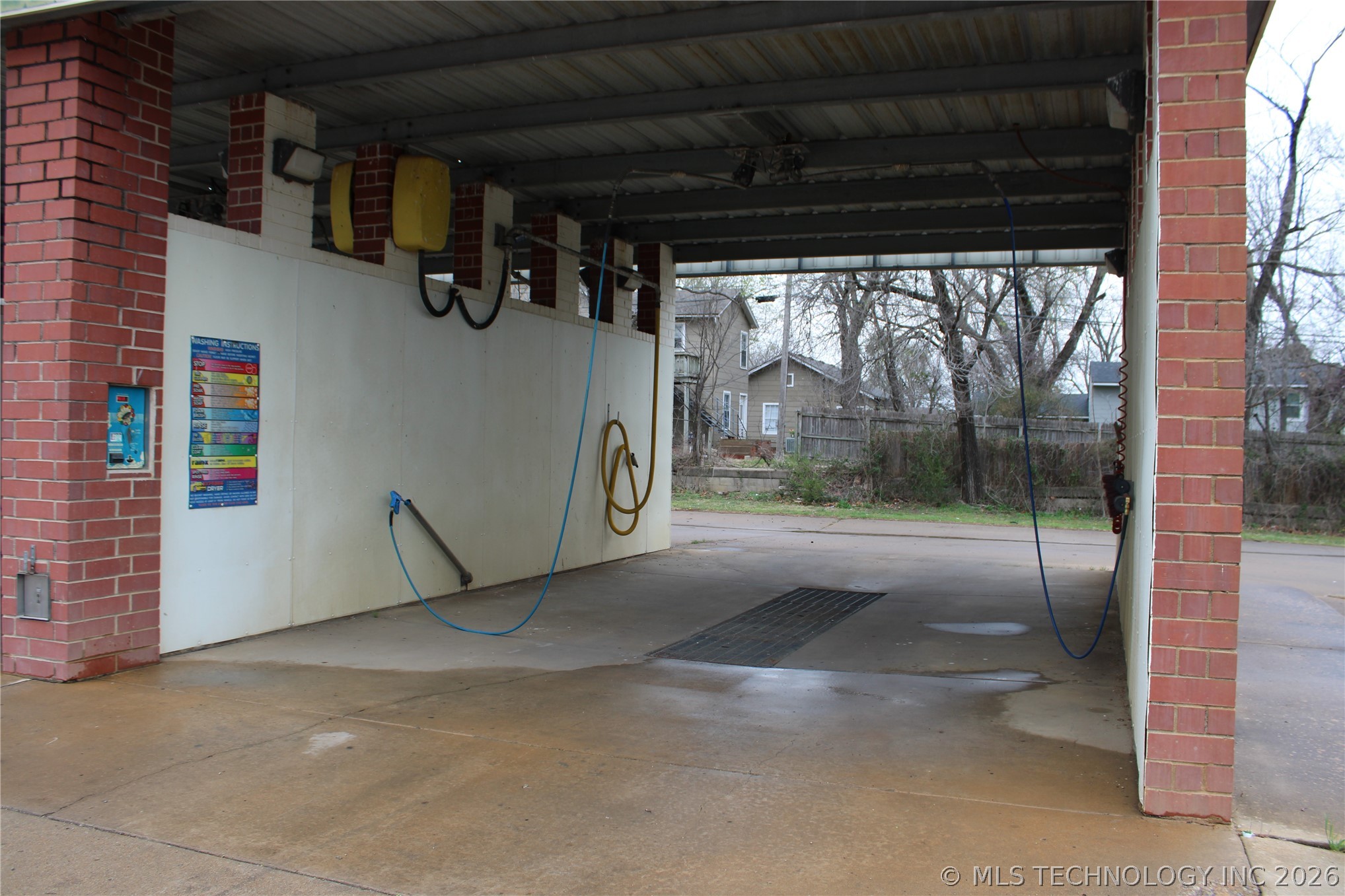 1806 W Broadway Street Property Photo 7