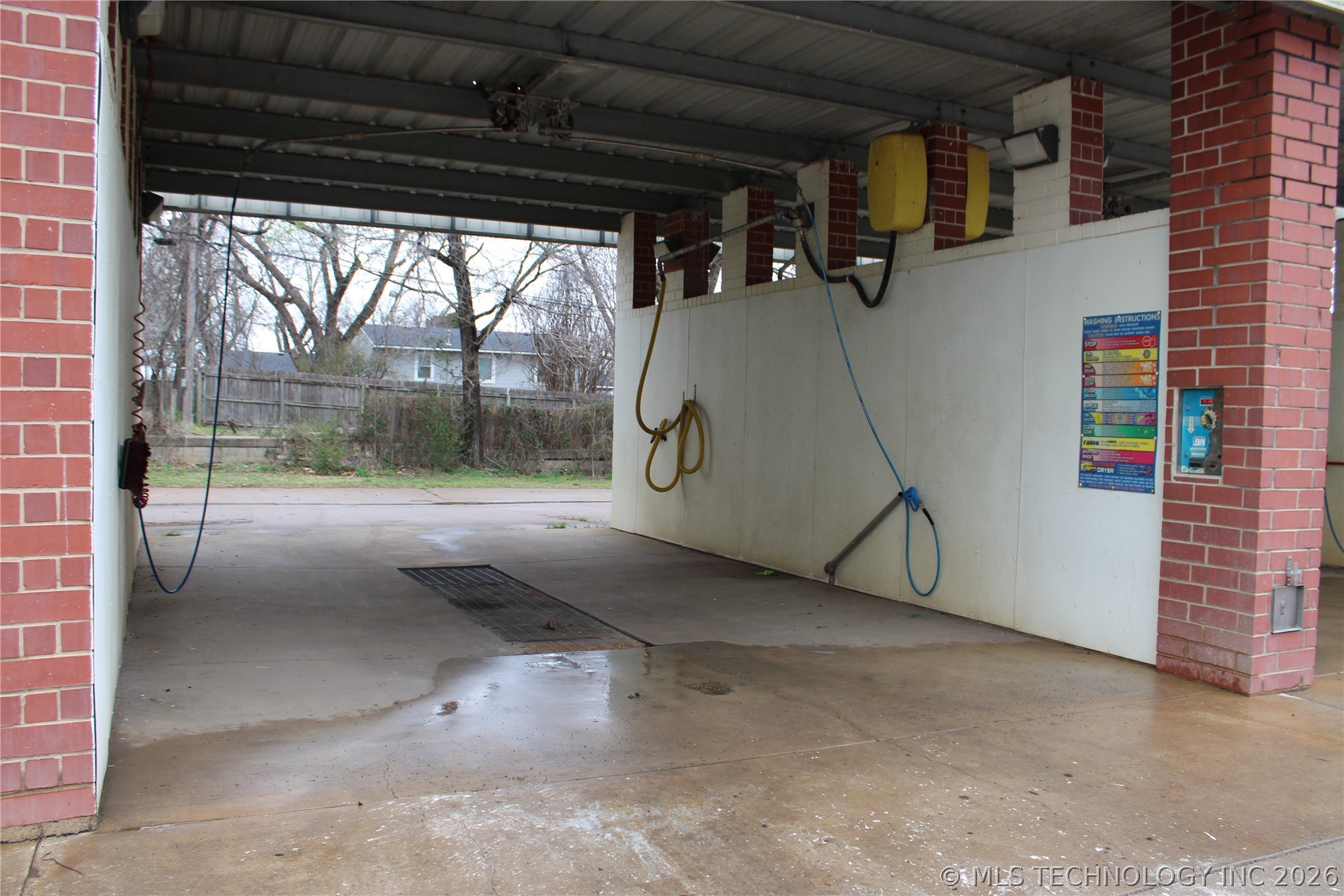 1806 W Broadway Street Property Photo 8