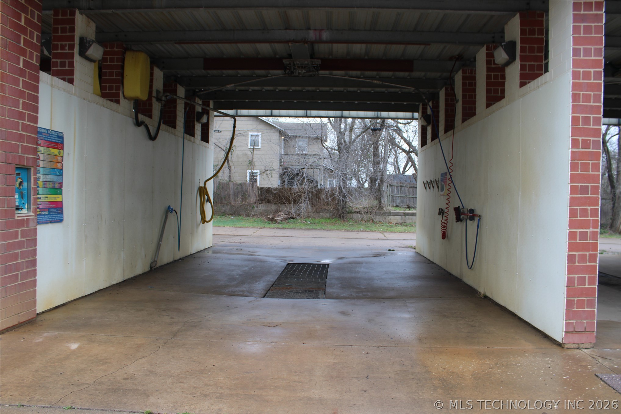 1806 W Broadway Street Property Photo 9