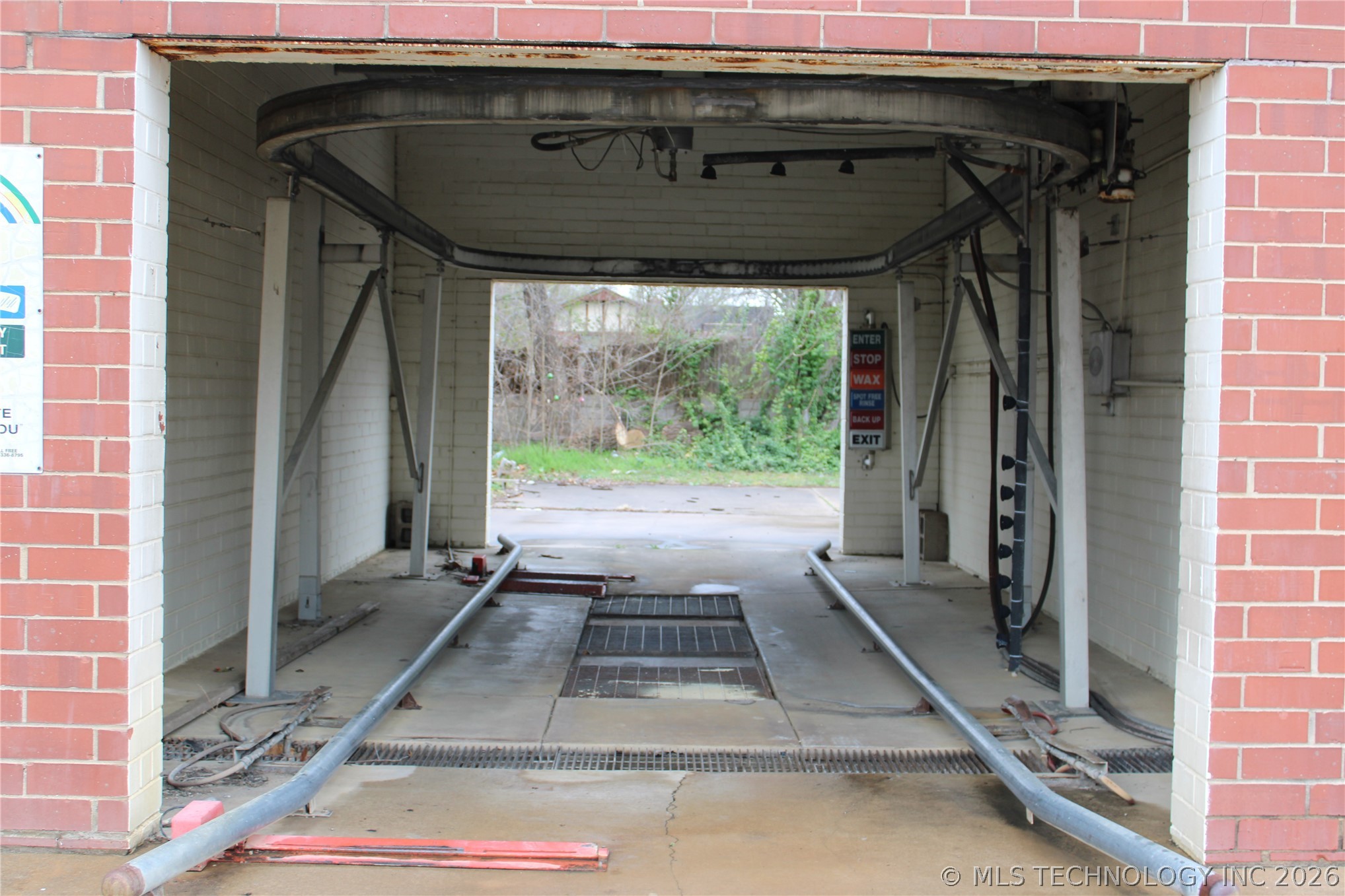 1806 W Broadway Street Property Photo 14