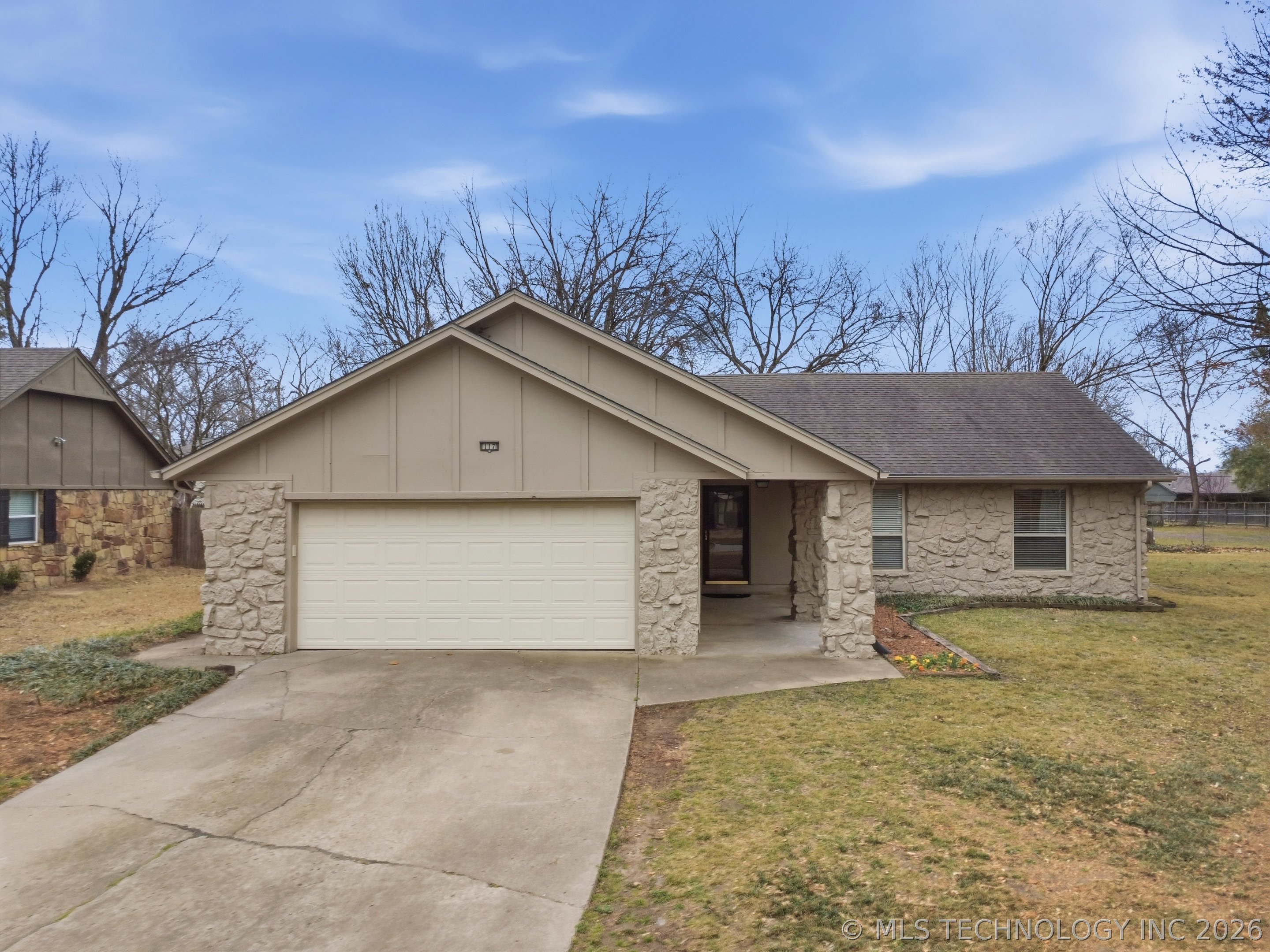 117 W Timberlane Court Property Photo 1