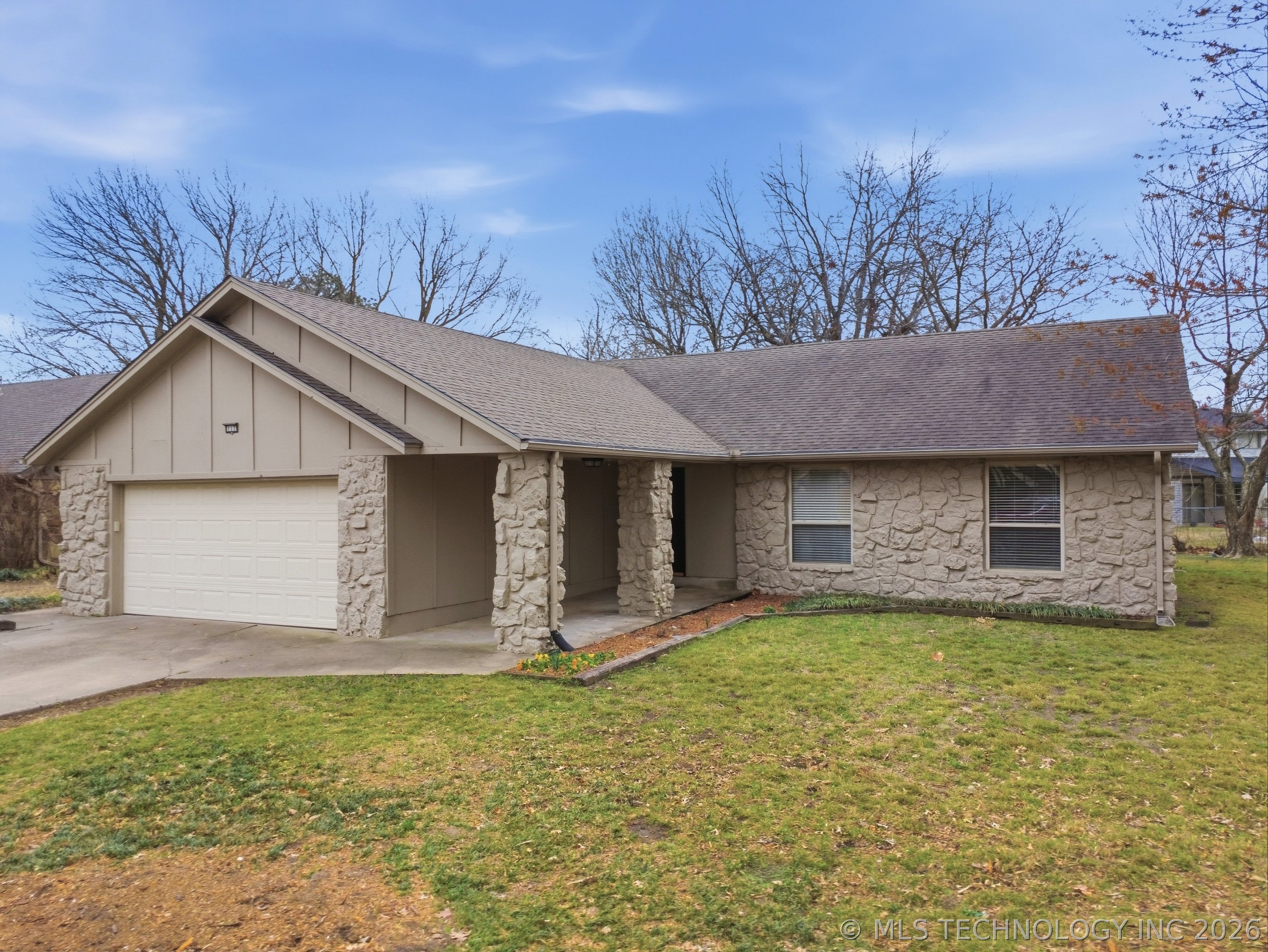 117 W Timberlane Court Property Photo 2