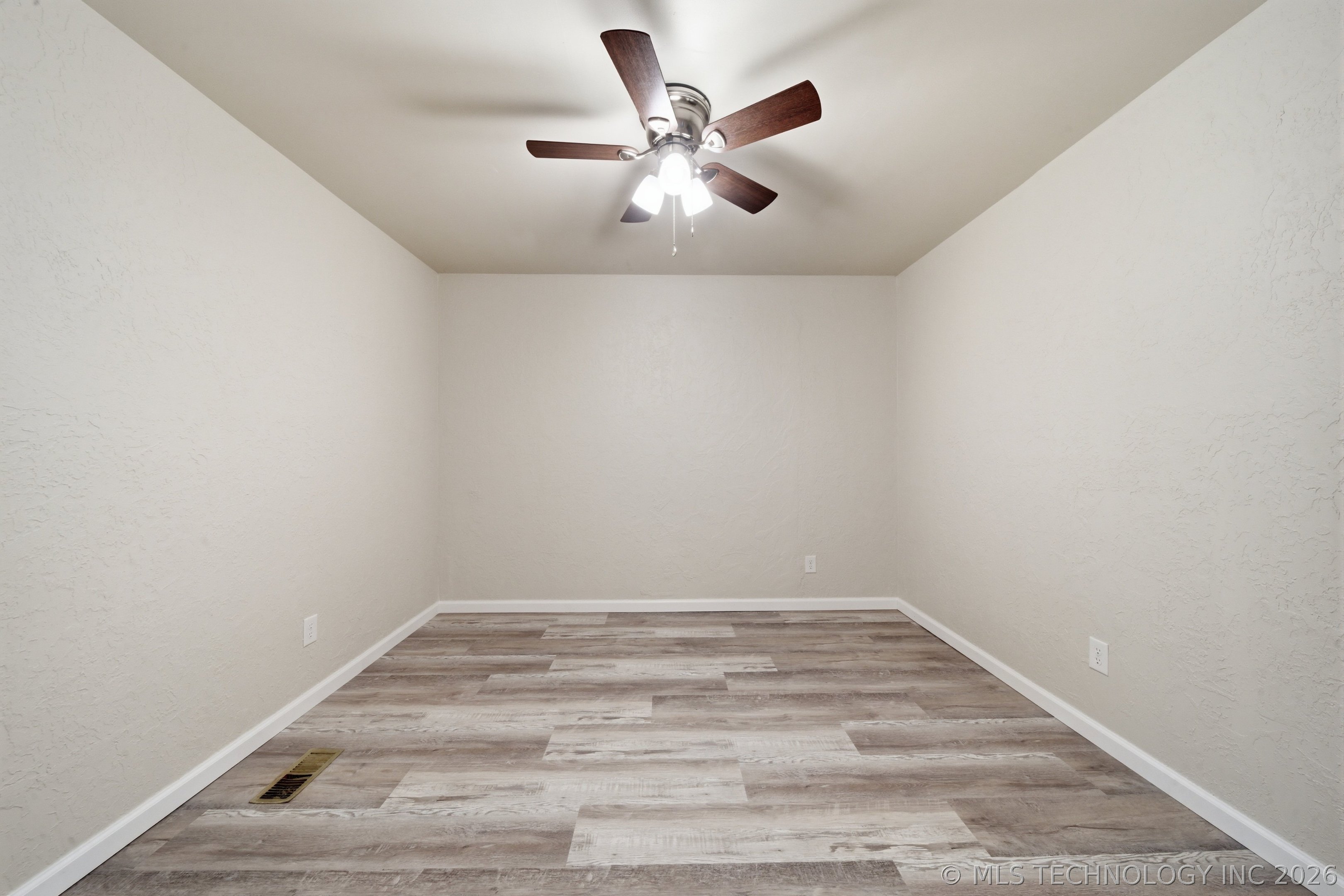 117 W Timberlane Court Property Photo 6