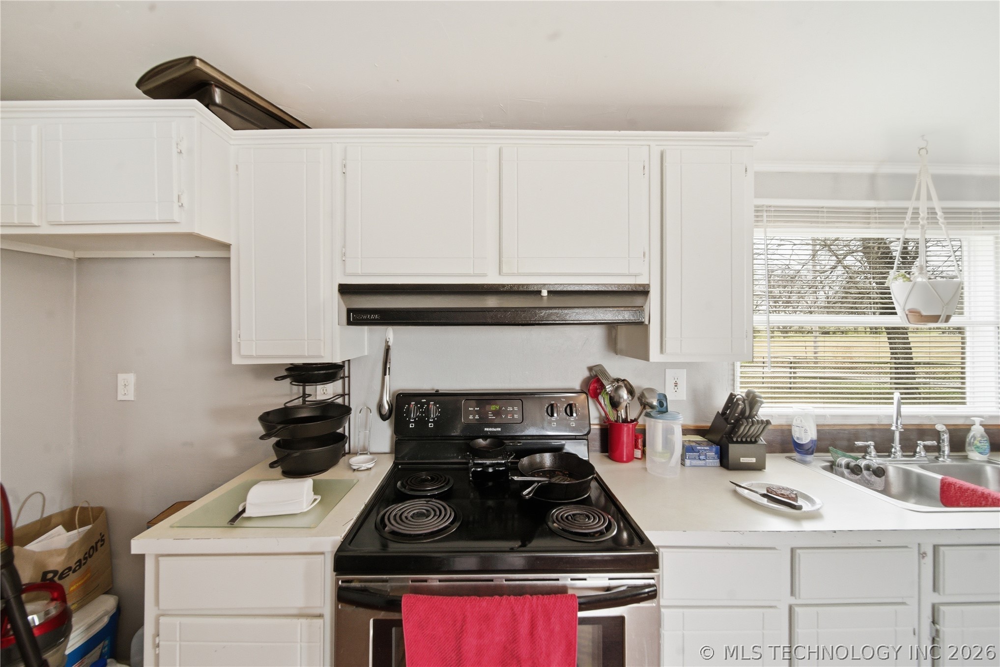 2009 E 168th Street N Property Photo 9