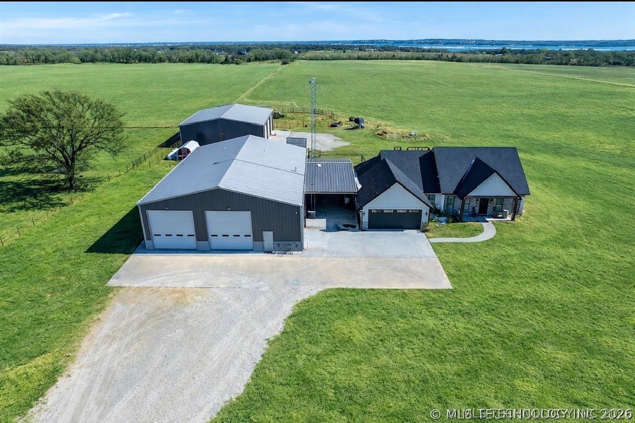 2724 Lark Road Property Photo 2