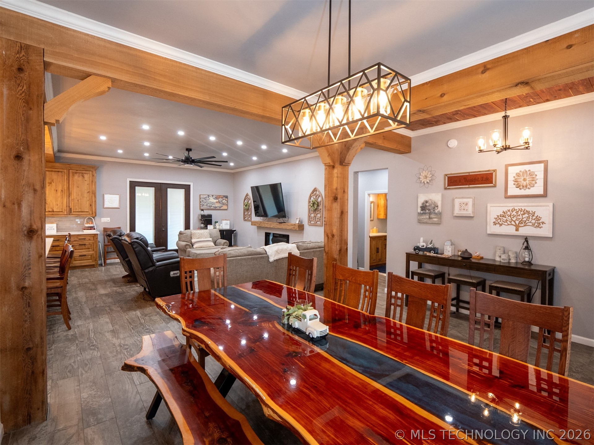 2724 Lark Road Property Photo 8