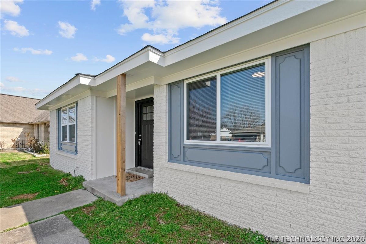 2527 S 110th East Avenue Property Photo 2