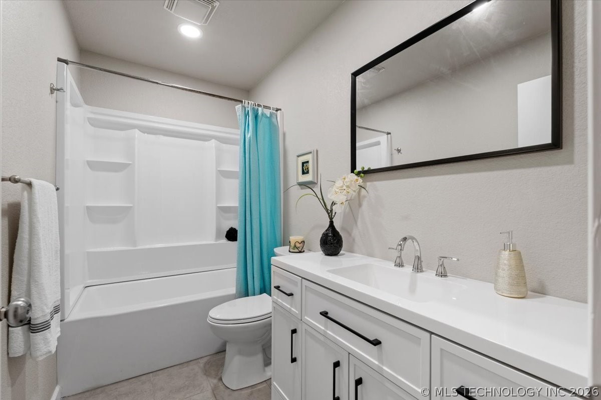 2527 S 110th East Avenue Property Photo 18