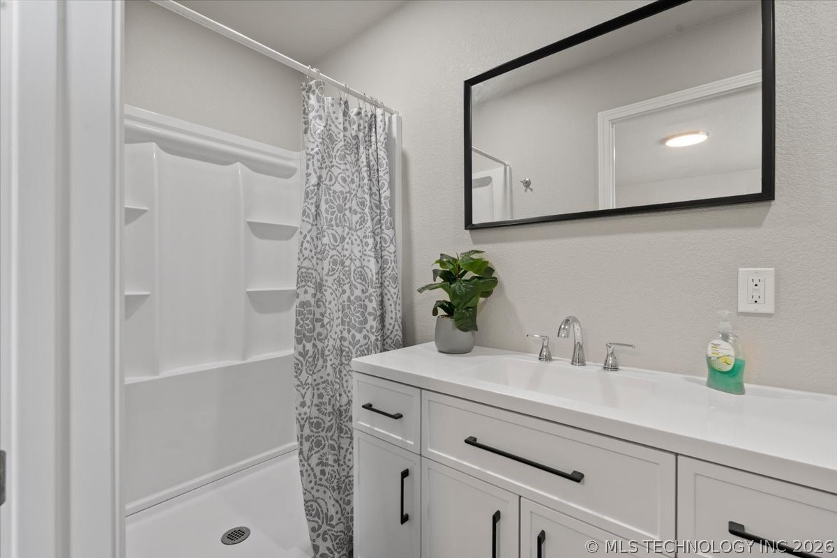 2527 S 110th East Avenue Property Photo 21